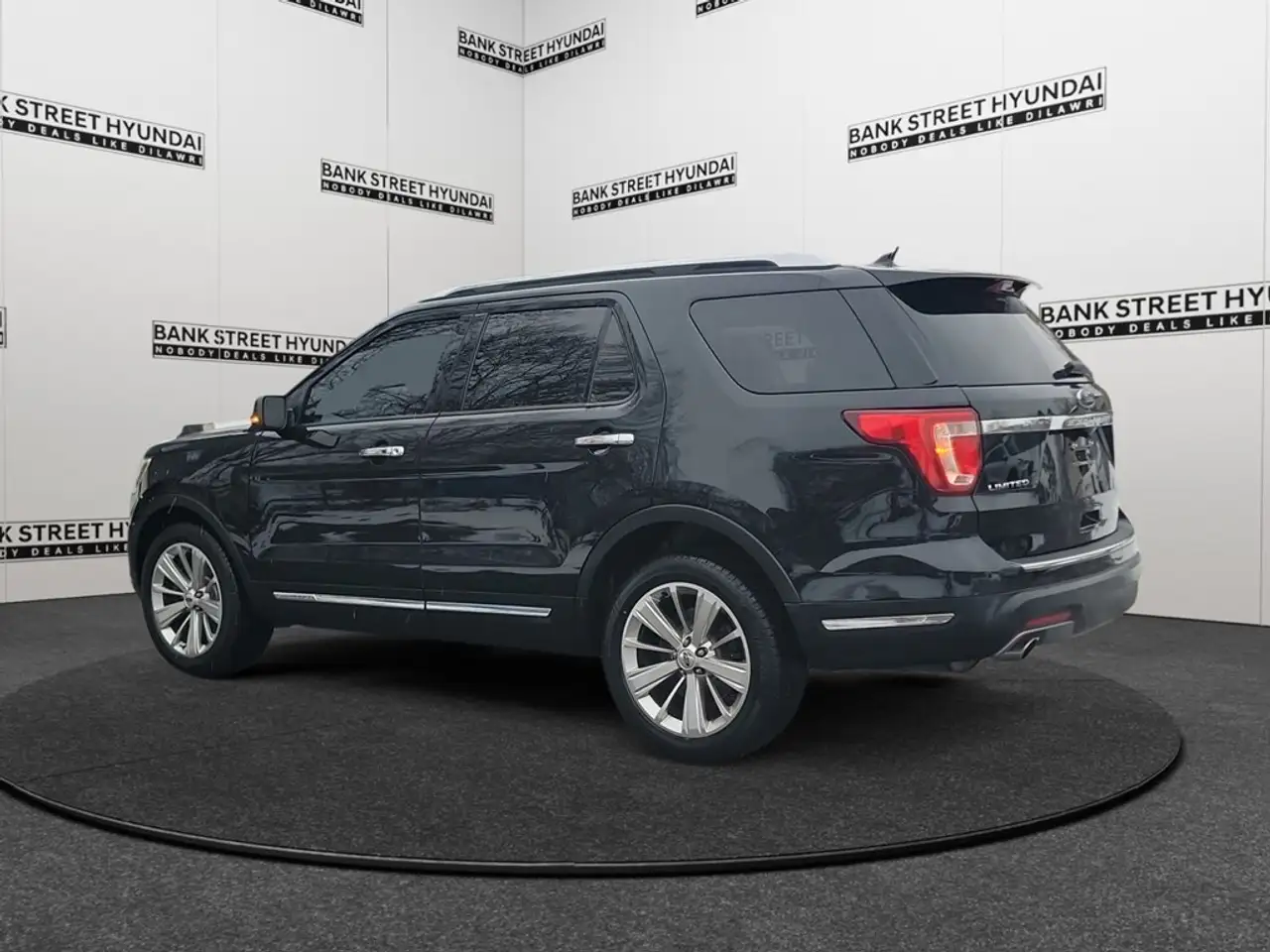 Ford Explorer снимка Ford Explorer