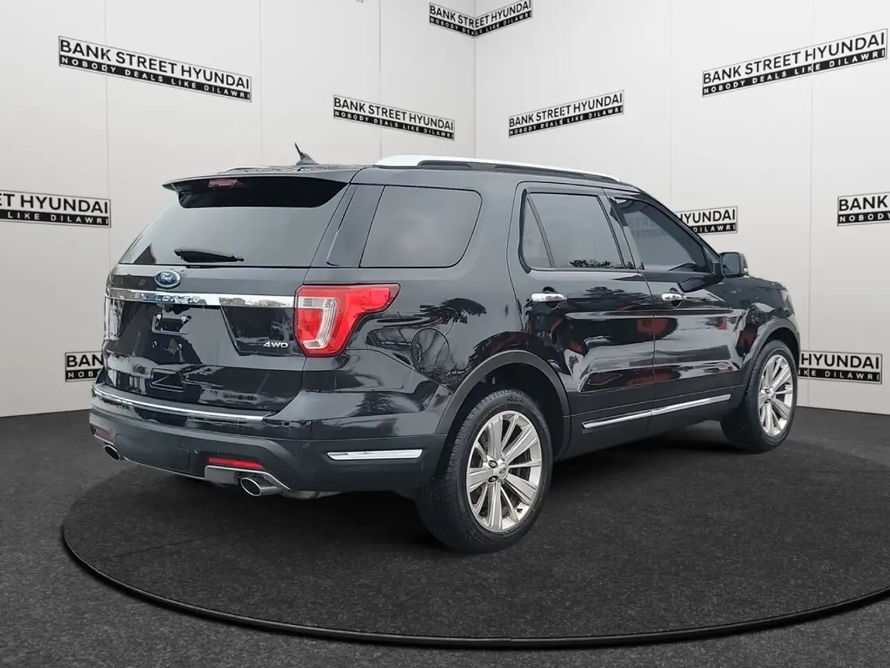 Ford Explorer снимка Ford Explorer