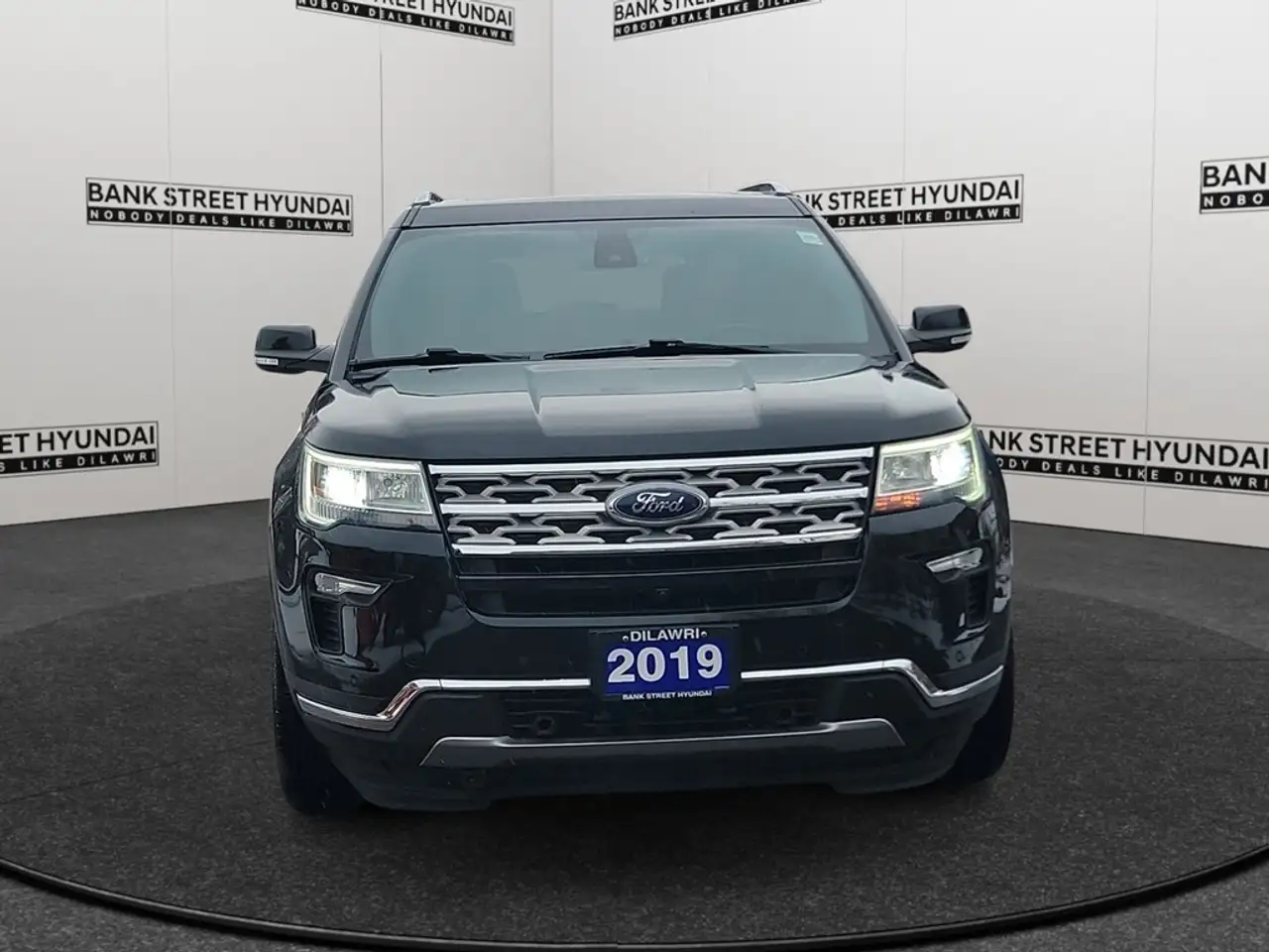 Ford Explorer снимка Ford Explorer