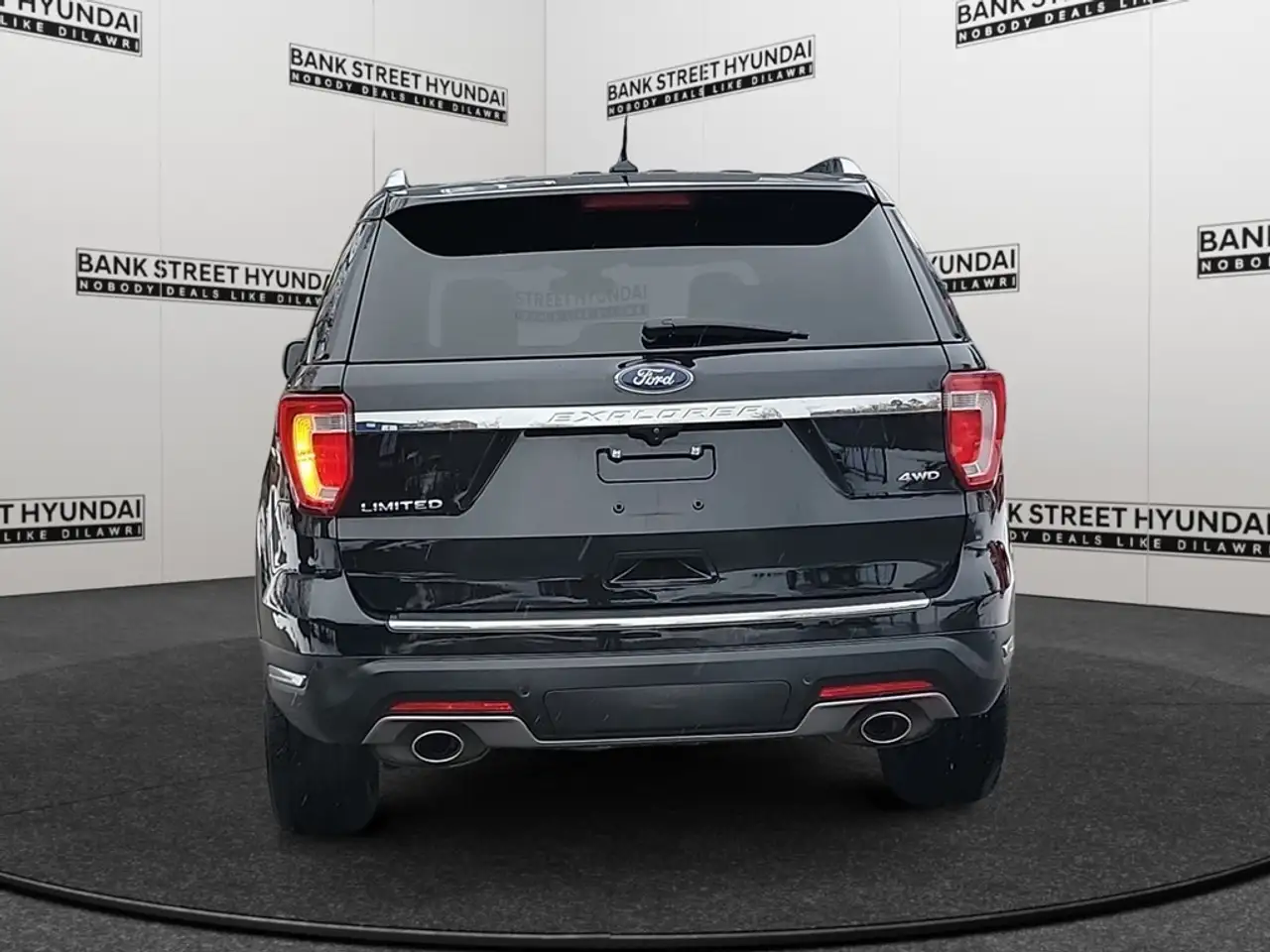 Ford Explorer снимка Ford Explorer