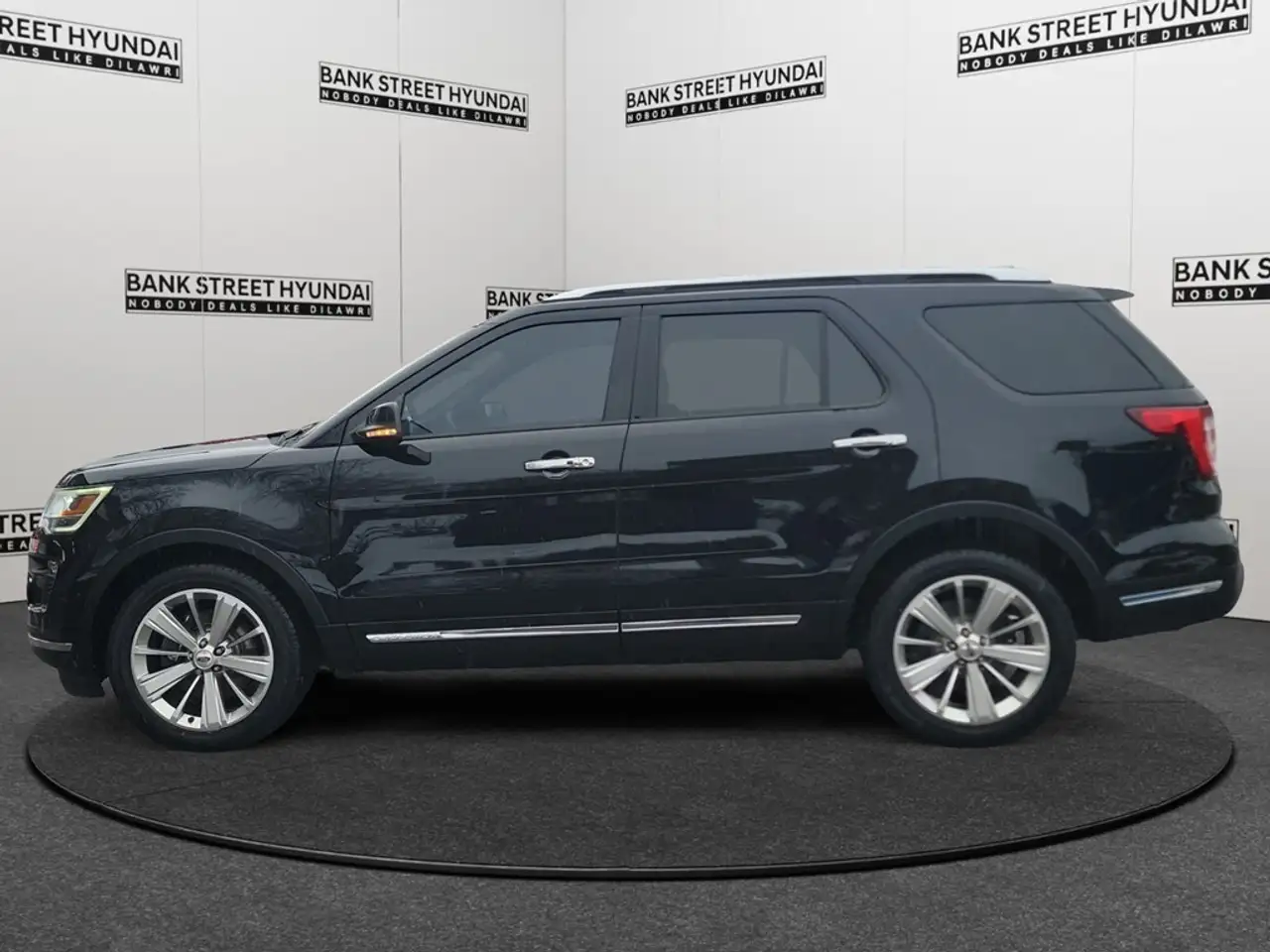 Ford Explorer снимка Ford Explorer