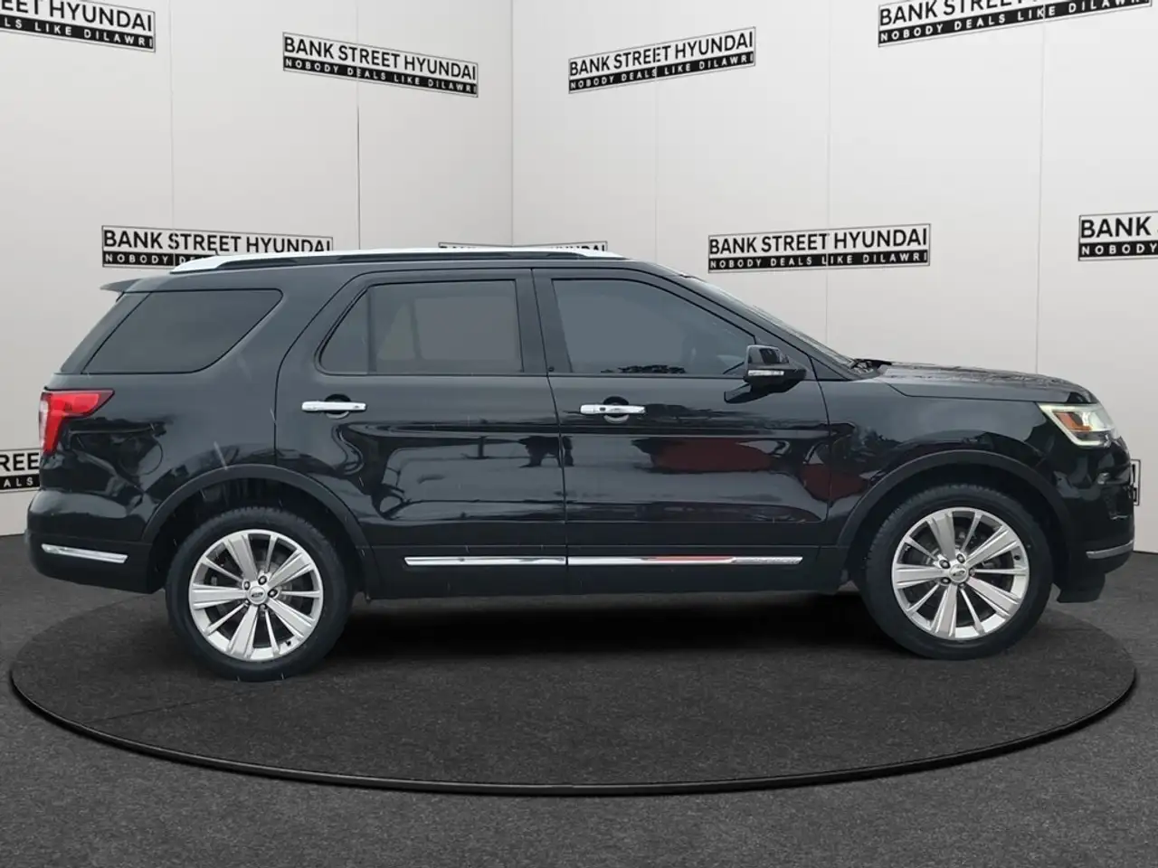 Ford Explorer снимка Ford Explorer