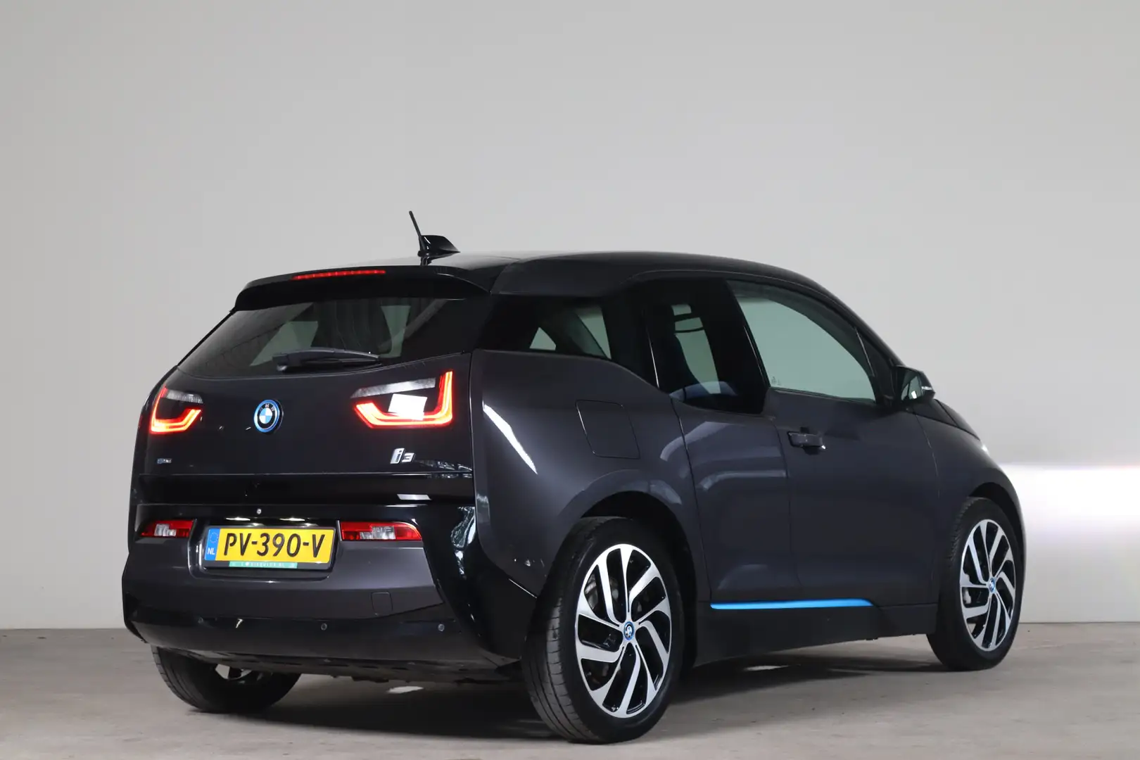 BMW i3 Basis Comfort Advance 22 kWh SOH84% Stoelverw I Ca Grijs - 2