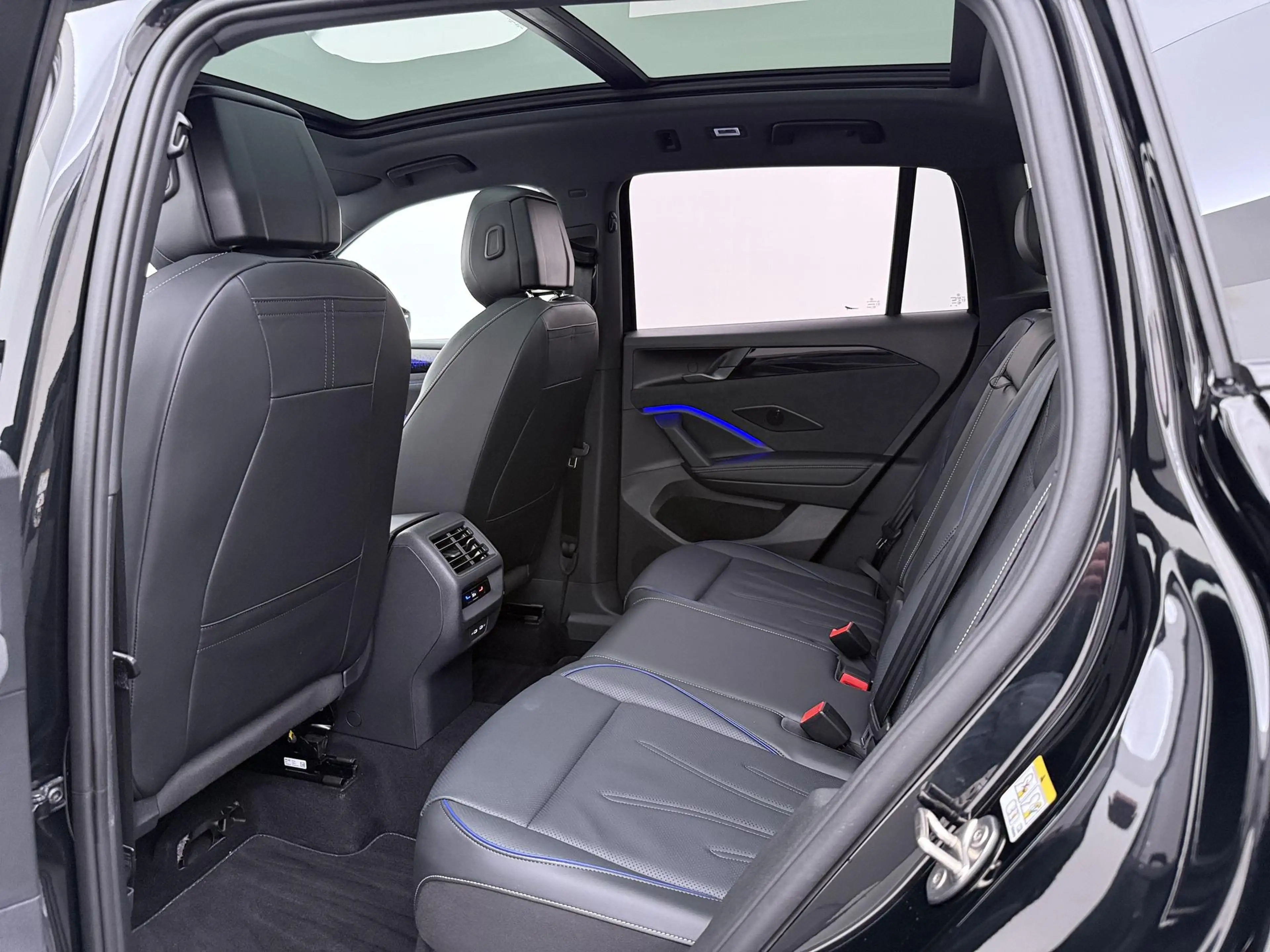 Volkswagen Tiguan 1.5 eHybrid 272PK R-Line | Pano dak | Leder | Stoe — photo 14