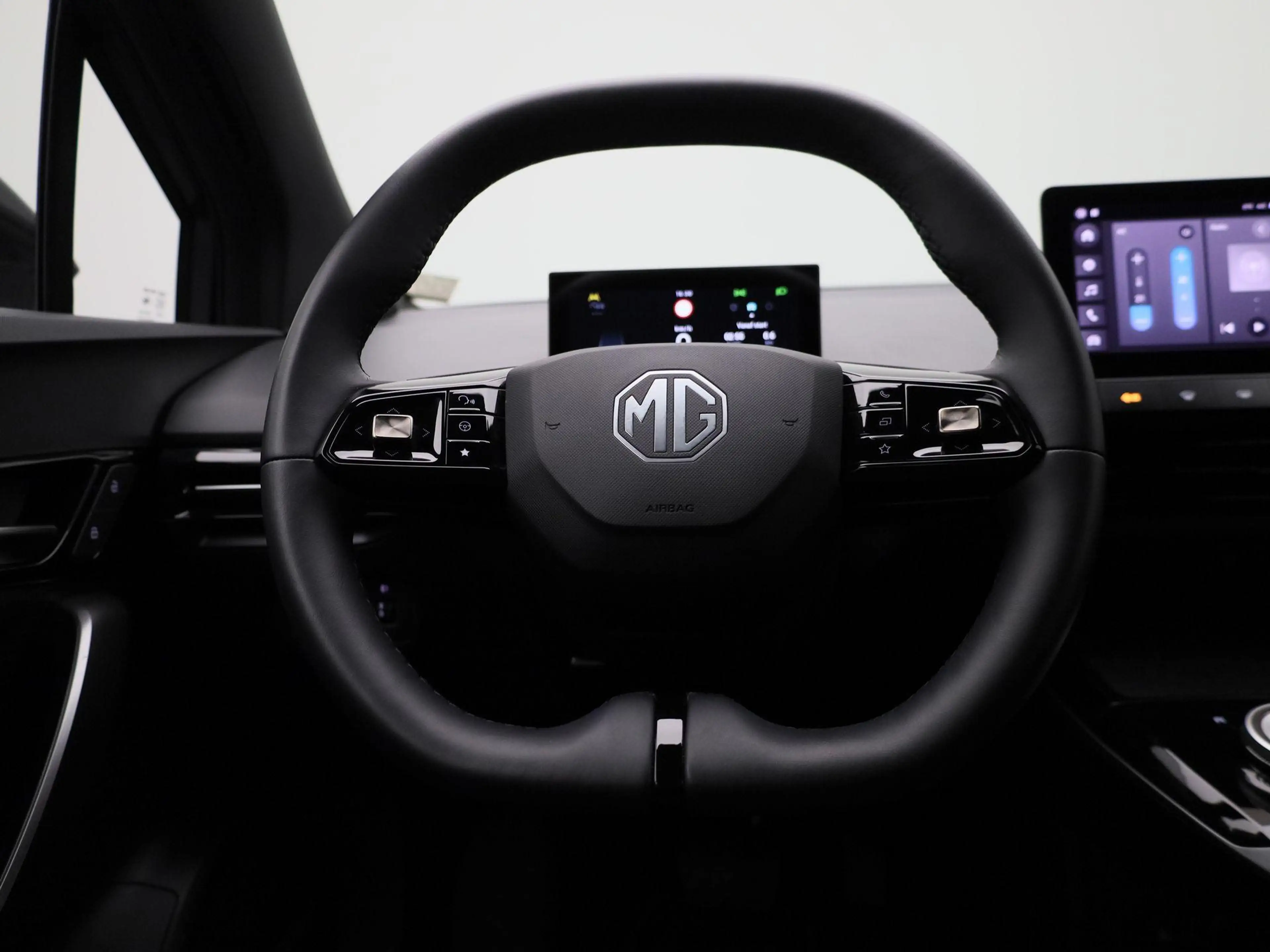 MG MG4 Electric Comfort 64 kWh — photo 7