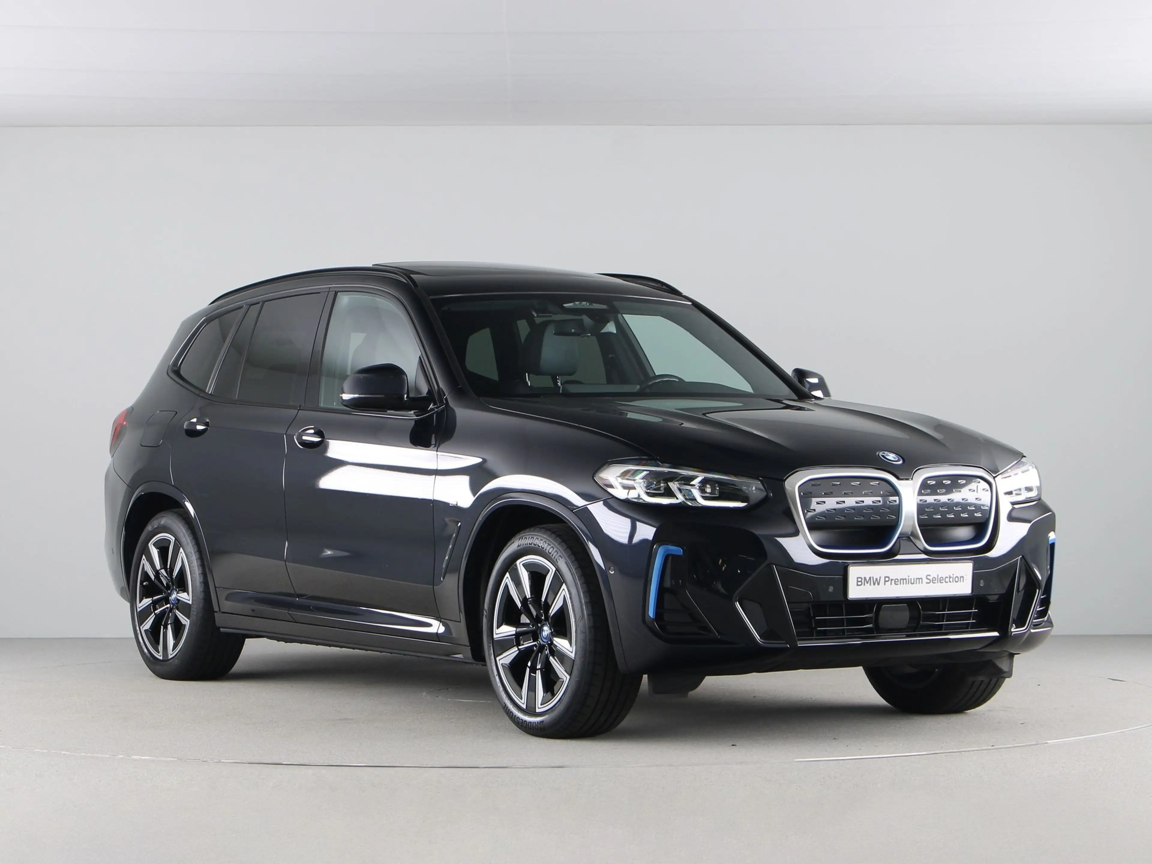 BMW iX3 Executive M-Sport — photo 7