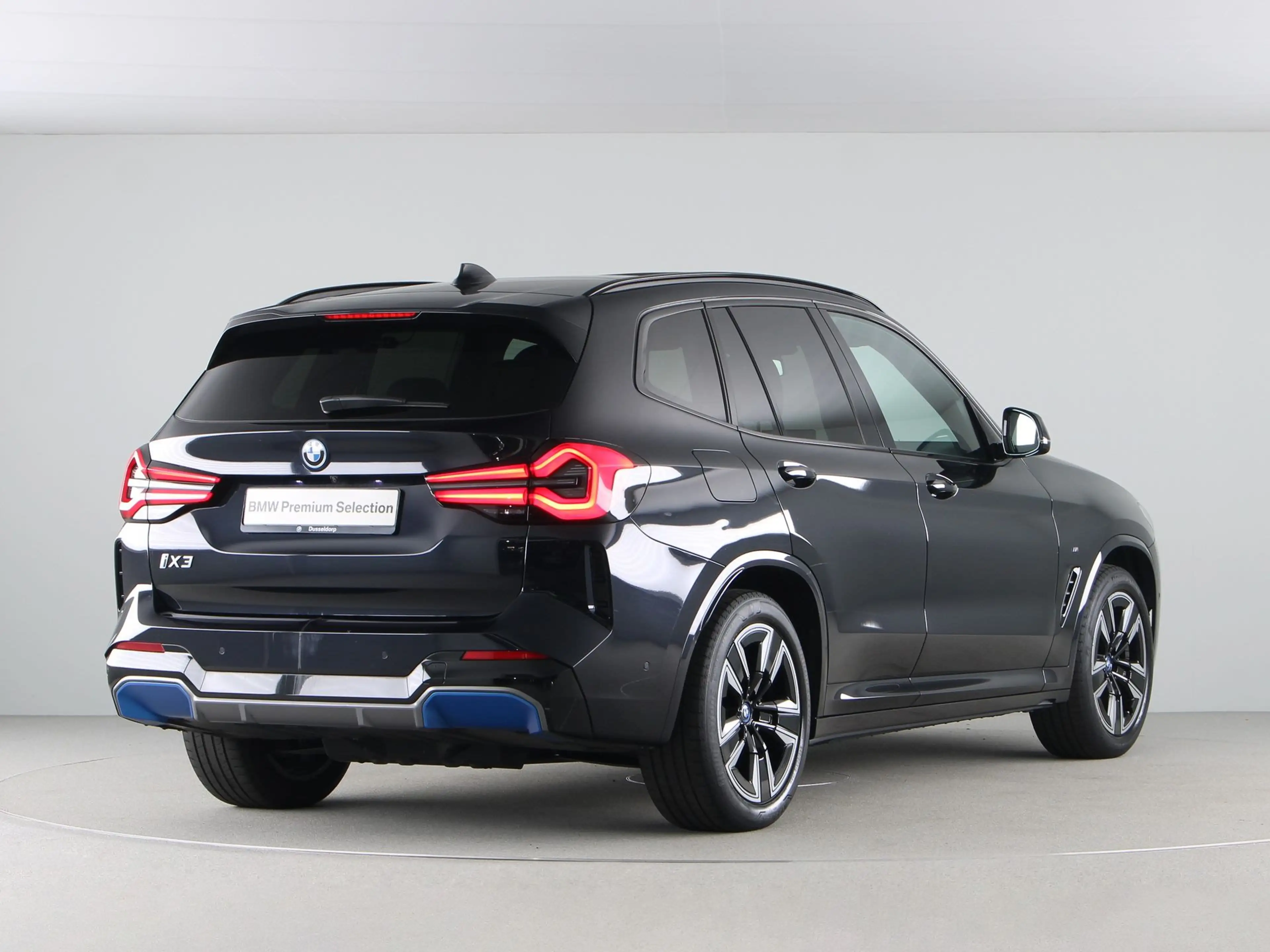 BMW iX3 Executive M-Sport — photo 9