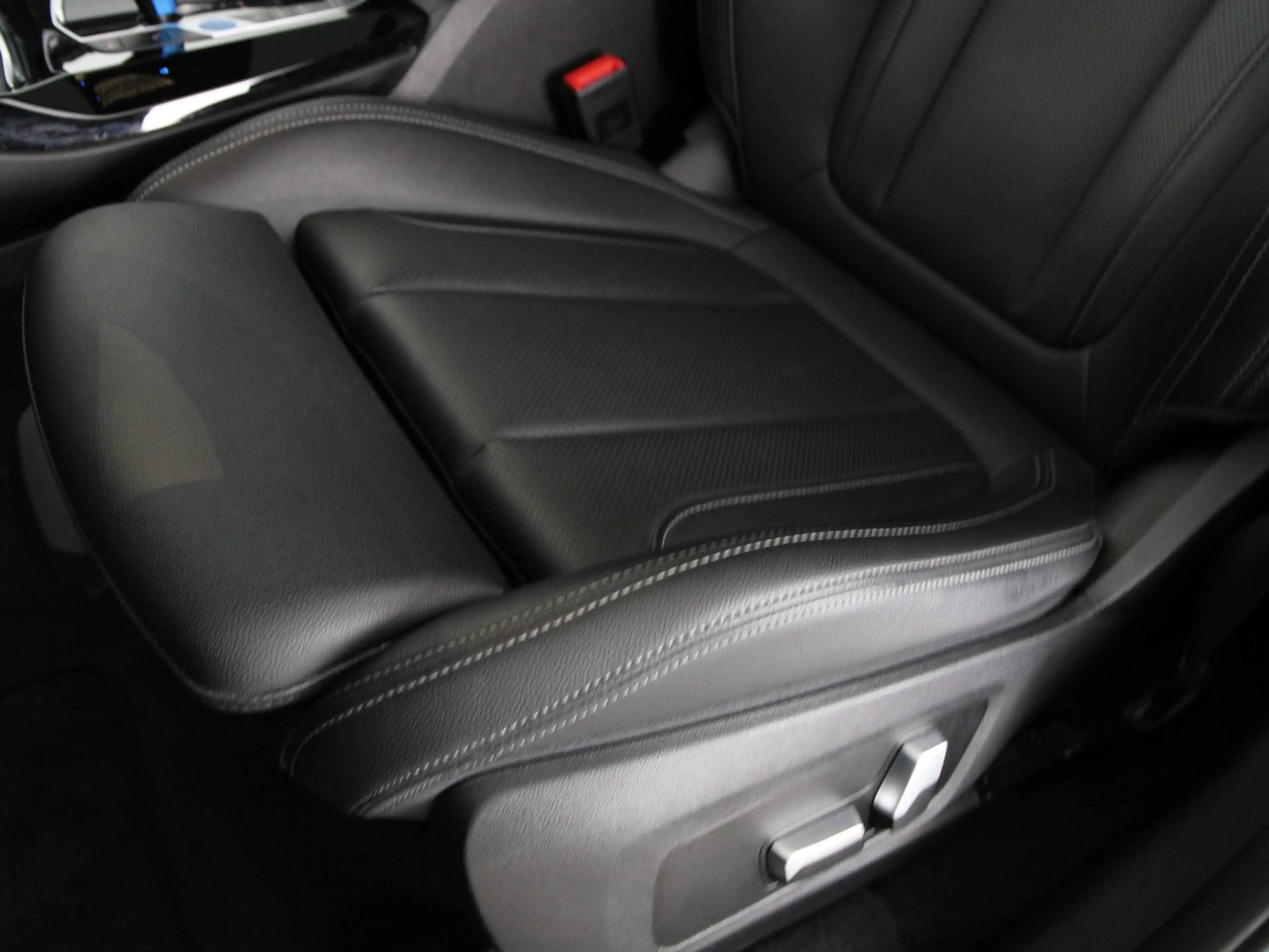 BMW iX3 Executive M-Sport — photo 15