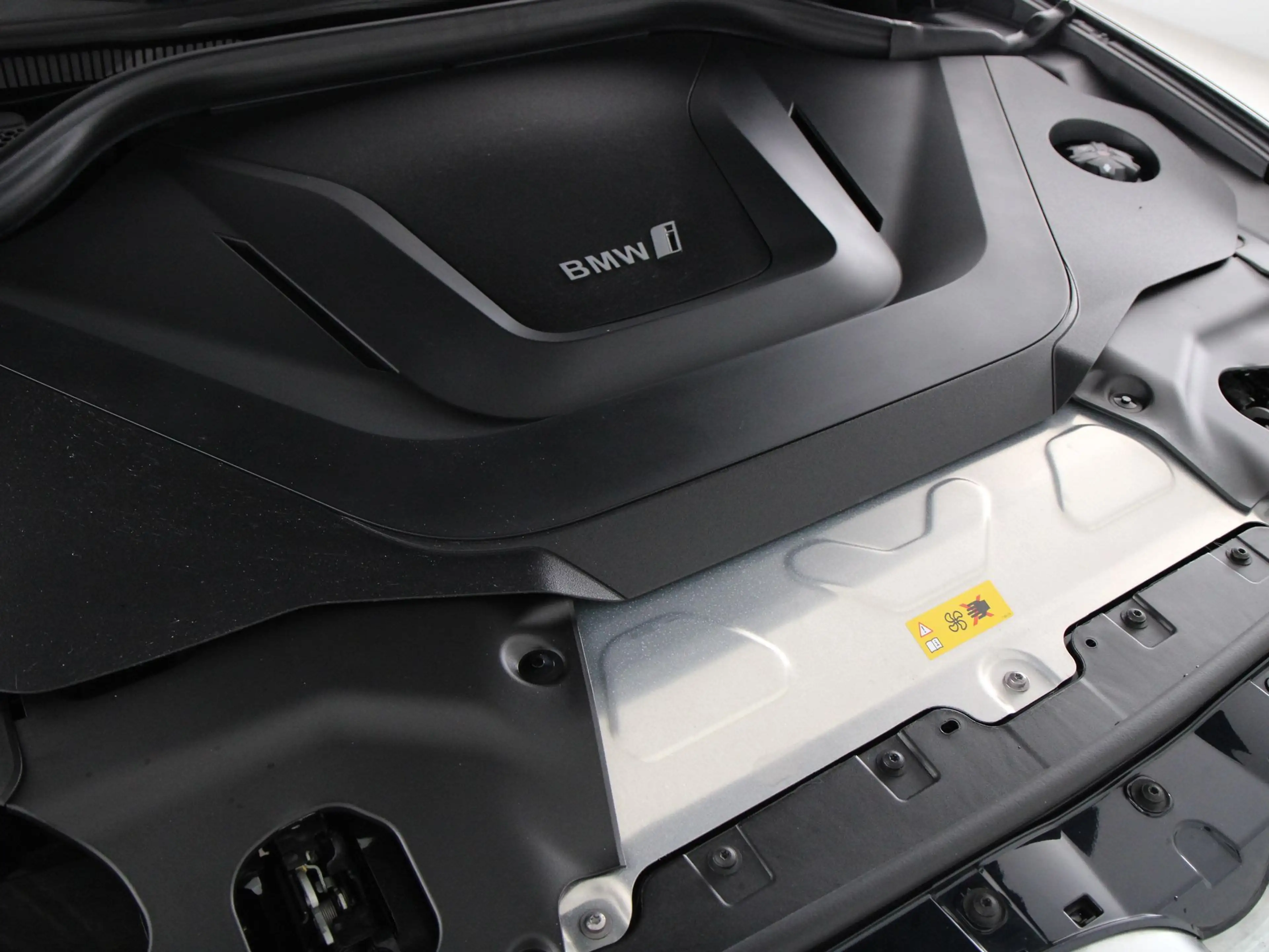 BMW iX3 Executive M-Sport — photo 4