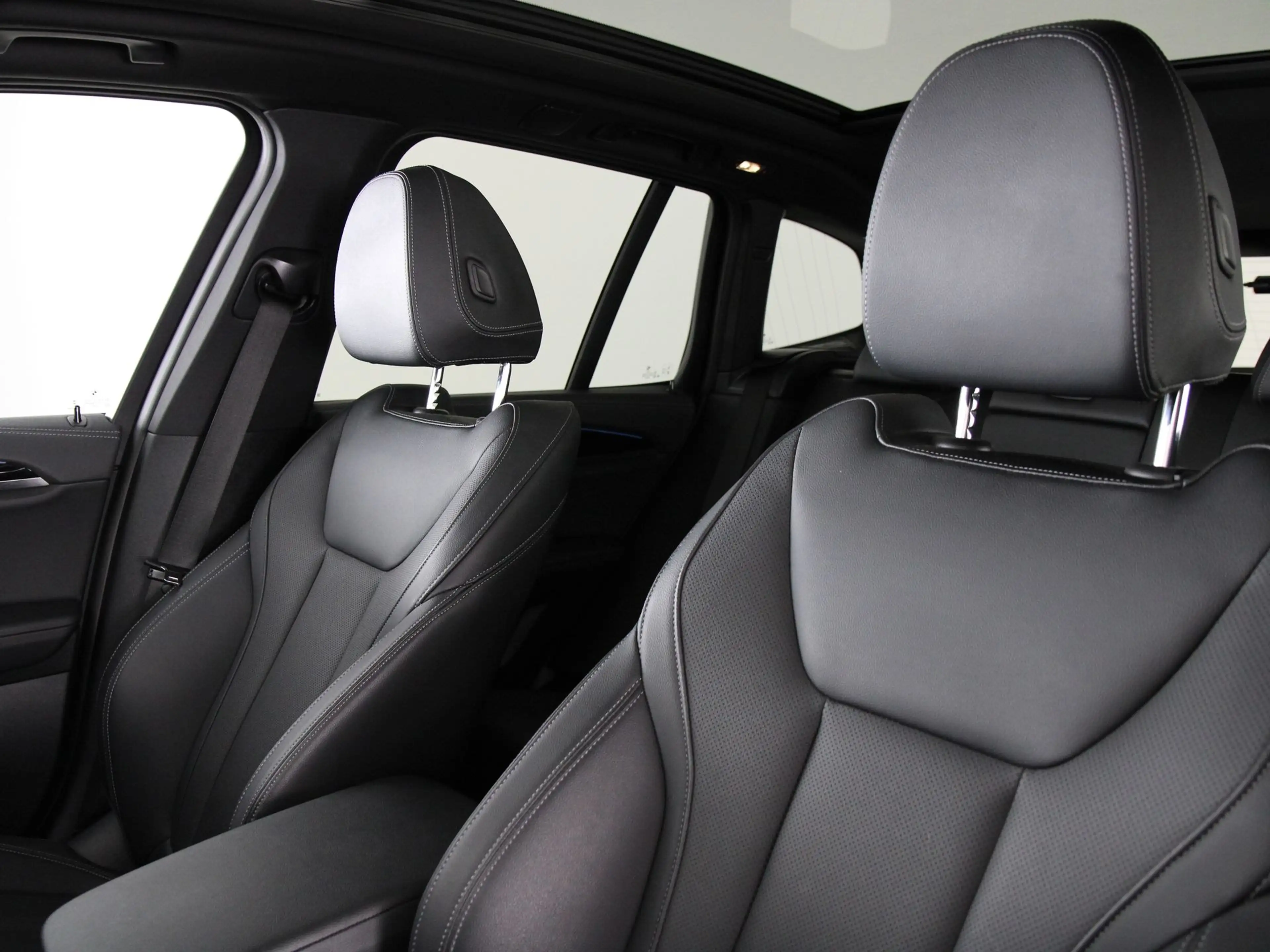 BMW iX3 Executive M-Sport — photo 5