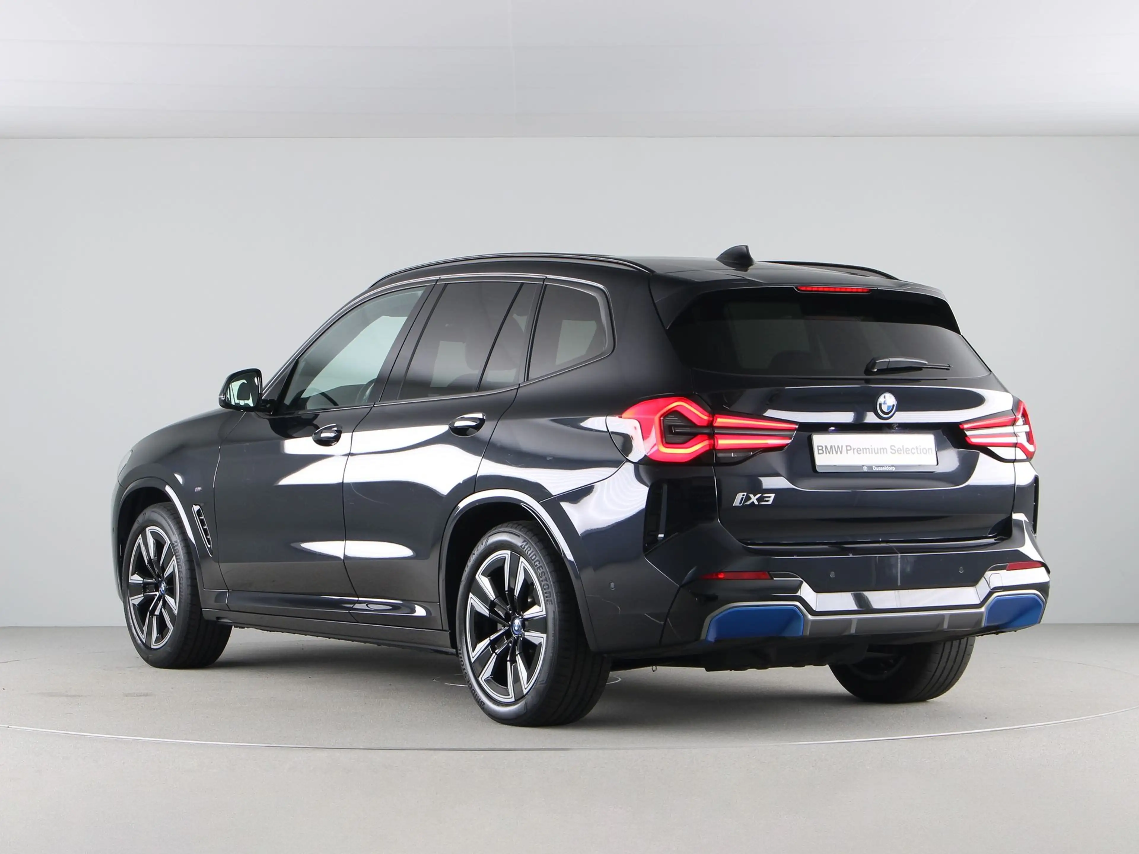 BMW iX3 Executive M-Sport — photo 11
