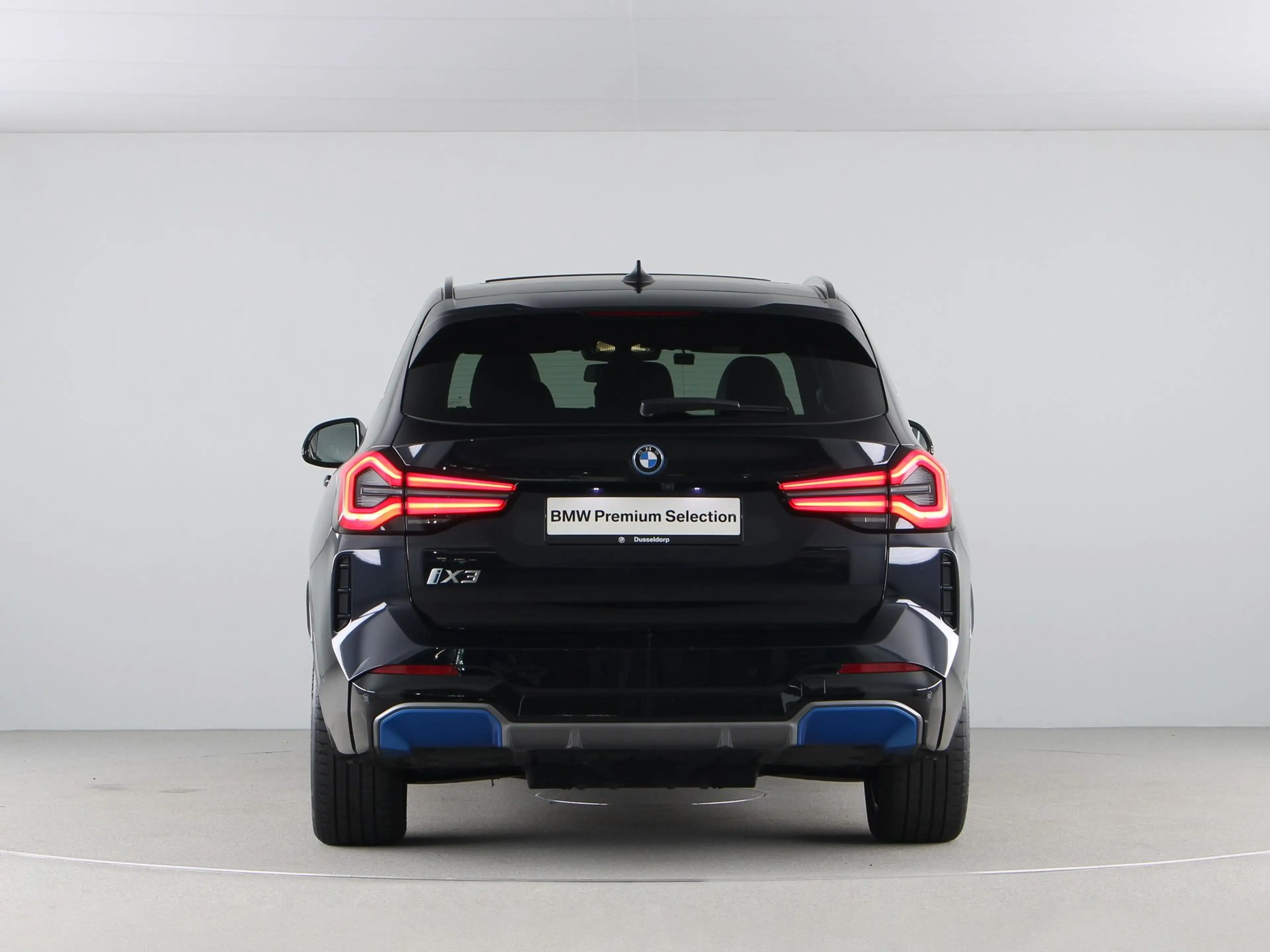 BMW iX3 Executive M-Sport — photo 10