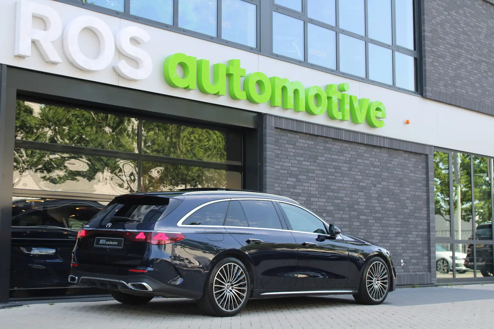 Mercedes-Benz E 300 e AMG Line | BTW | SUPERSCREEN | PANO | BURMESTER - 2