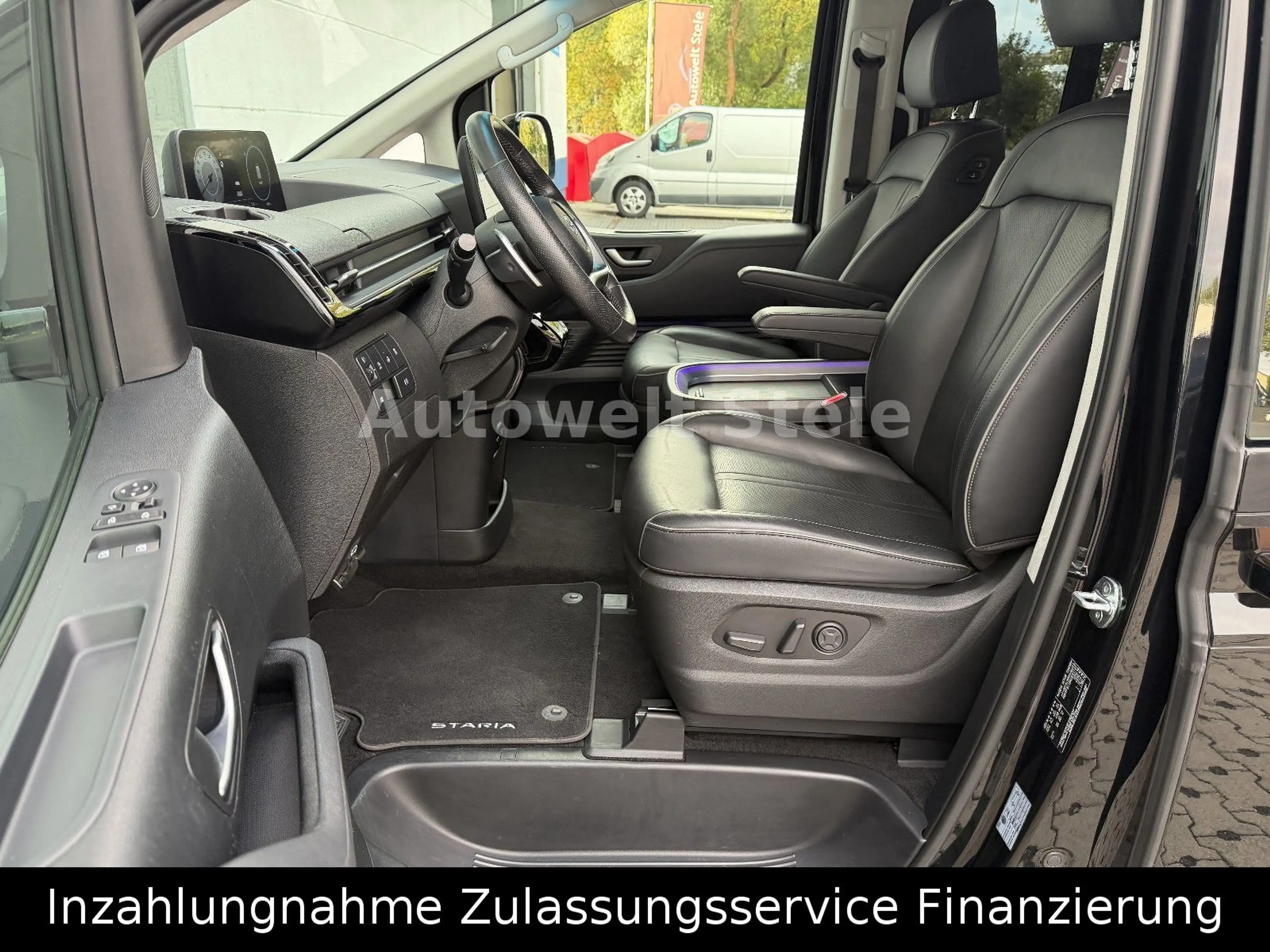 Hyundai STARIA Signature 4WD Navi AHK Leder Pano Voll — photo 5