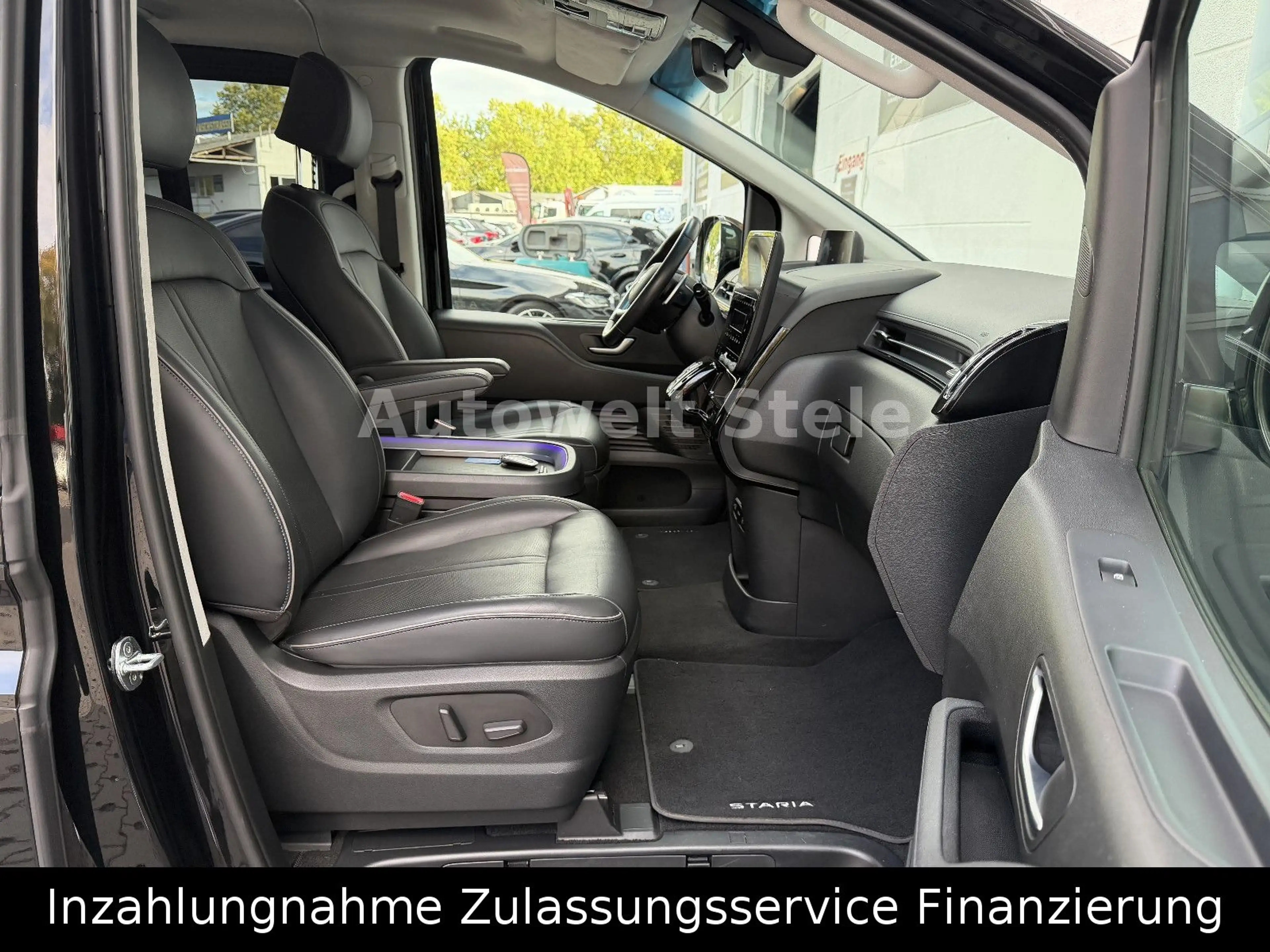 Hyundai STARIA Signature 4WD Navi AHK Leder Pano Voll — photo 9