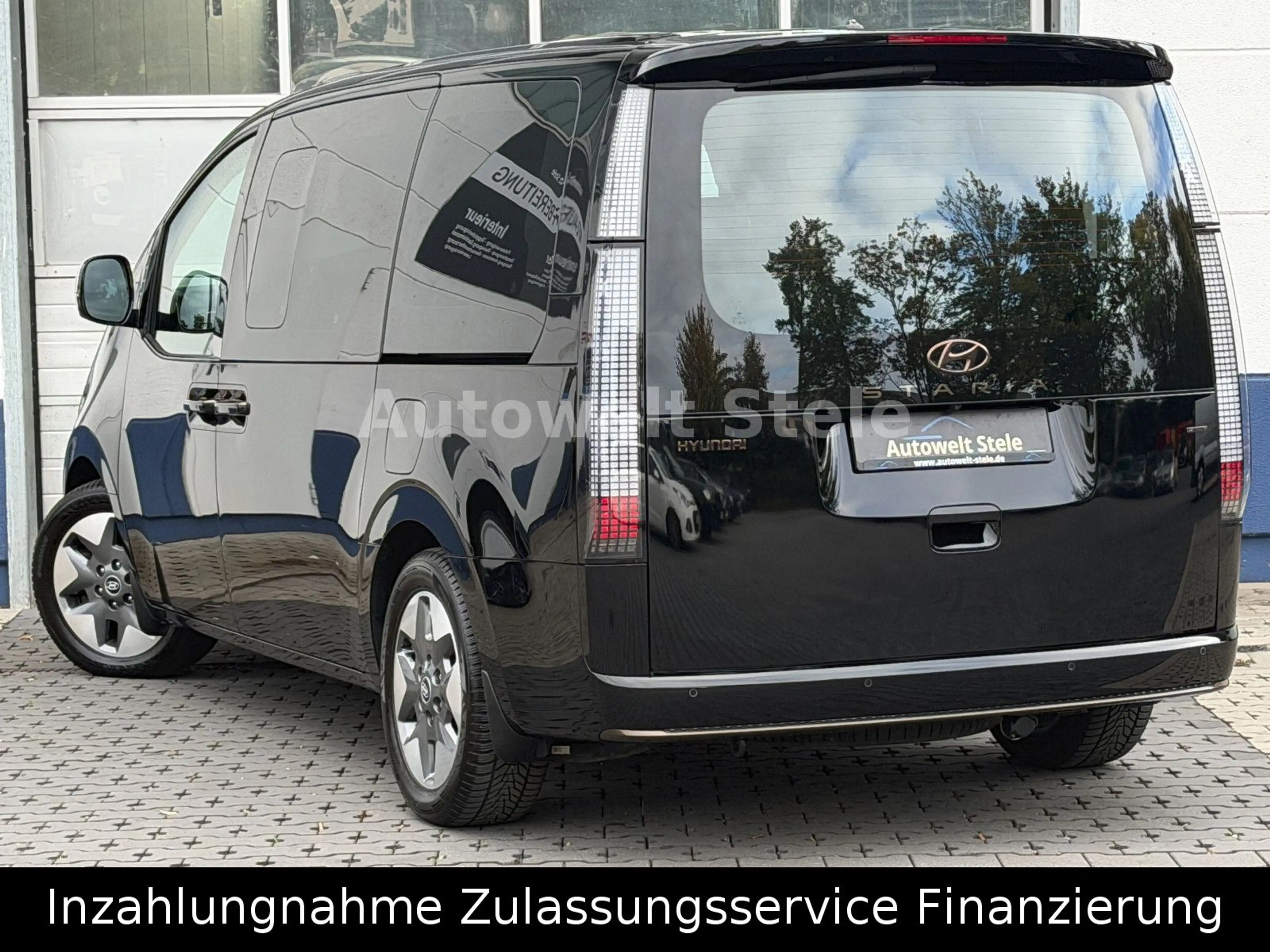 Hyundai STARIA Signature 4WD Navi AHK Leder Pano Voll — photo 3