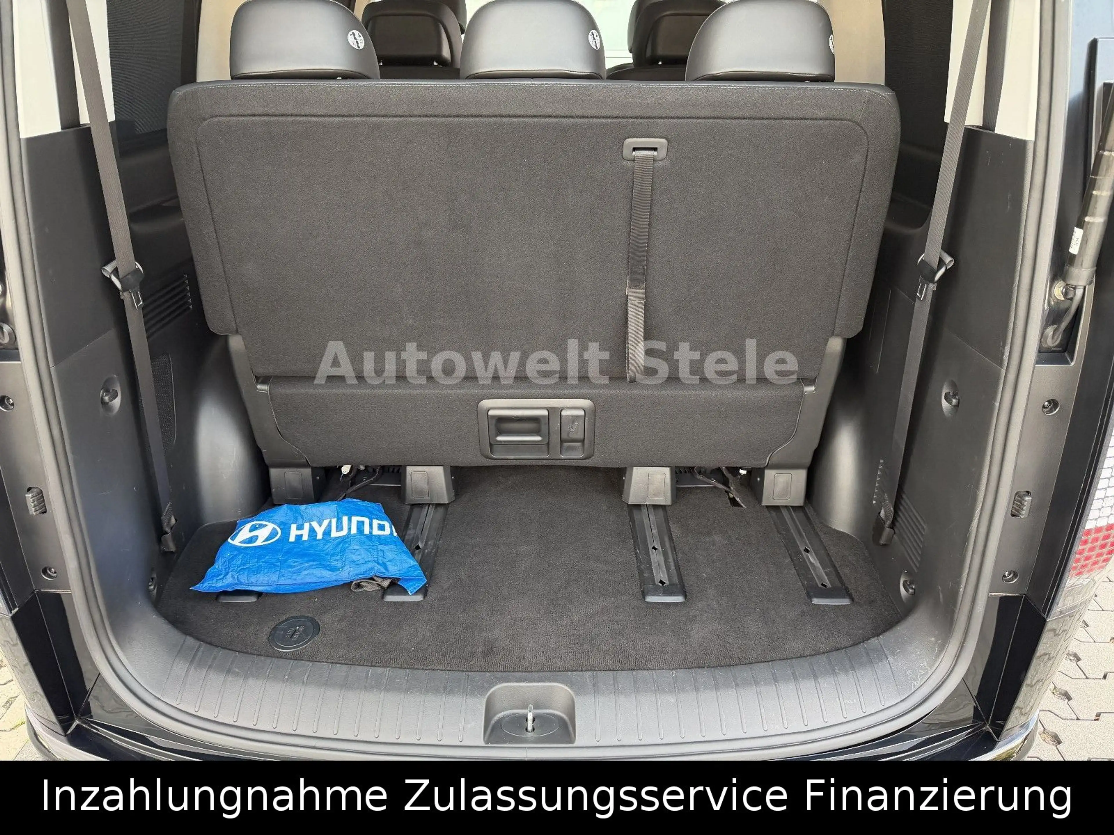 Hyundai STARIA Signature 4WD Navi AHK Leder Pano Voll — photo 14