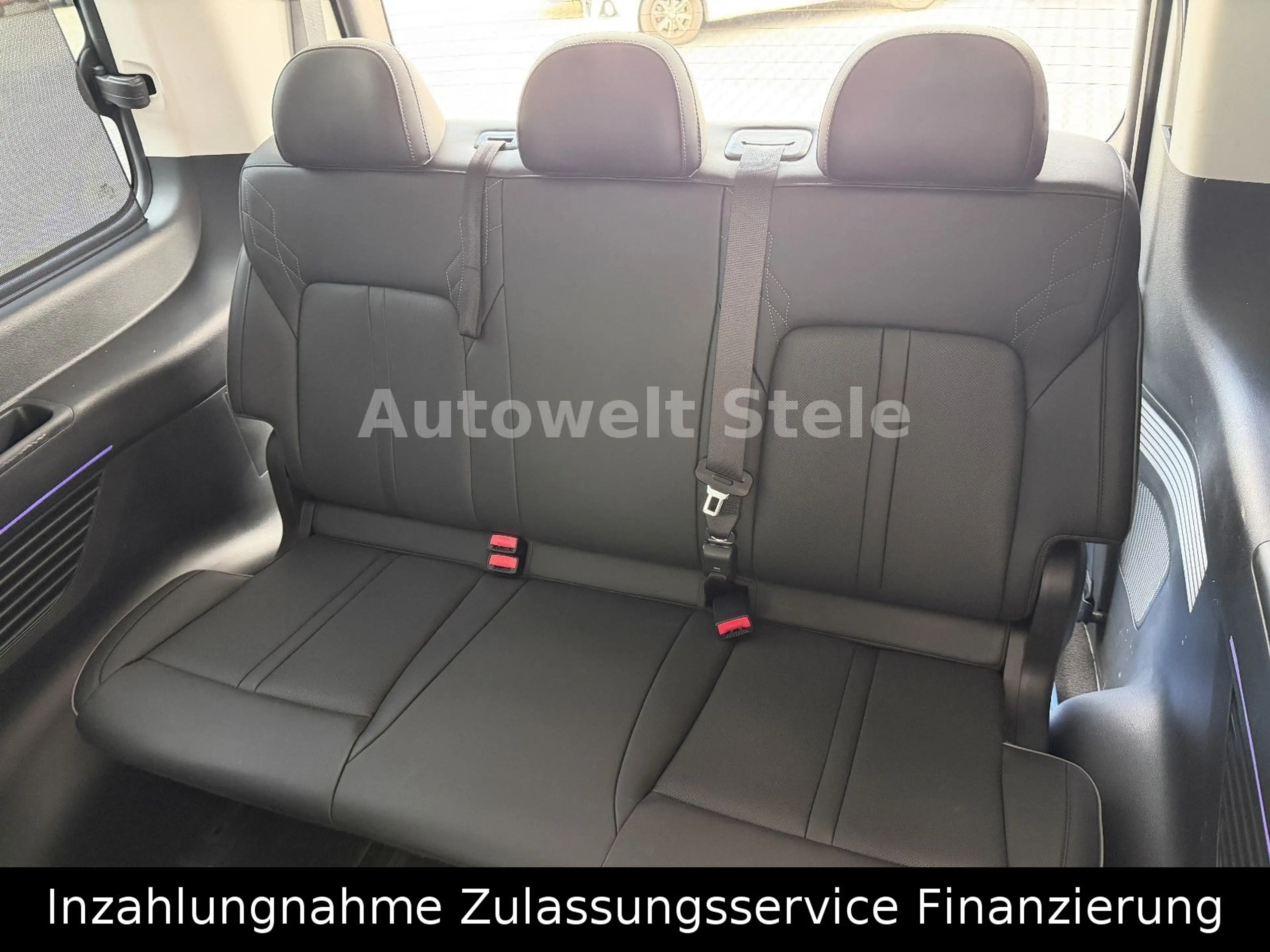 Hyundai STARIA Signature 4WD Navi AHK Leder Pano Voll — photo 8