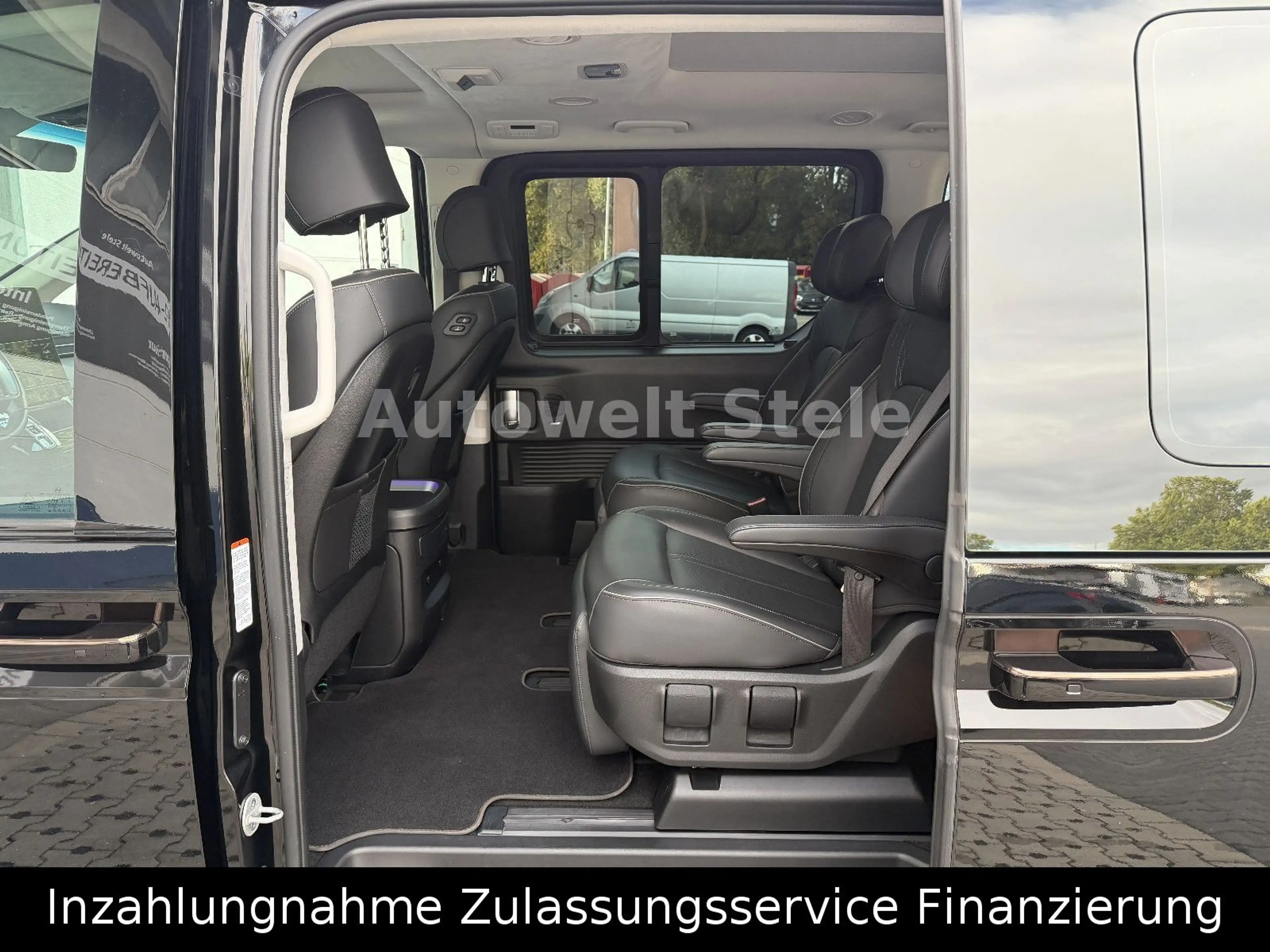 Hyundai STARIA Signature 4WD Navi AHK Leder Pano Voll — photo 6