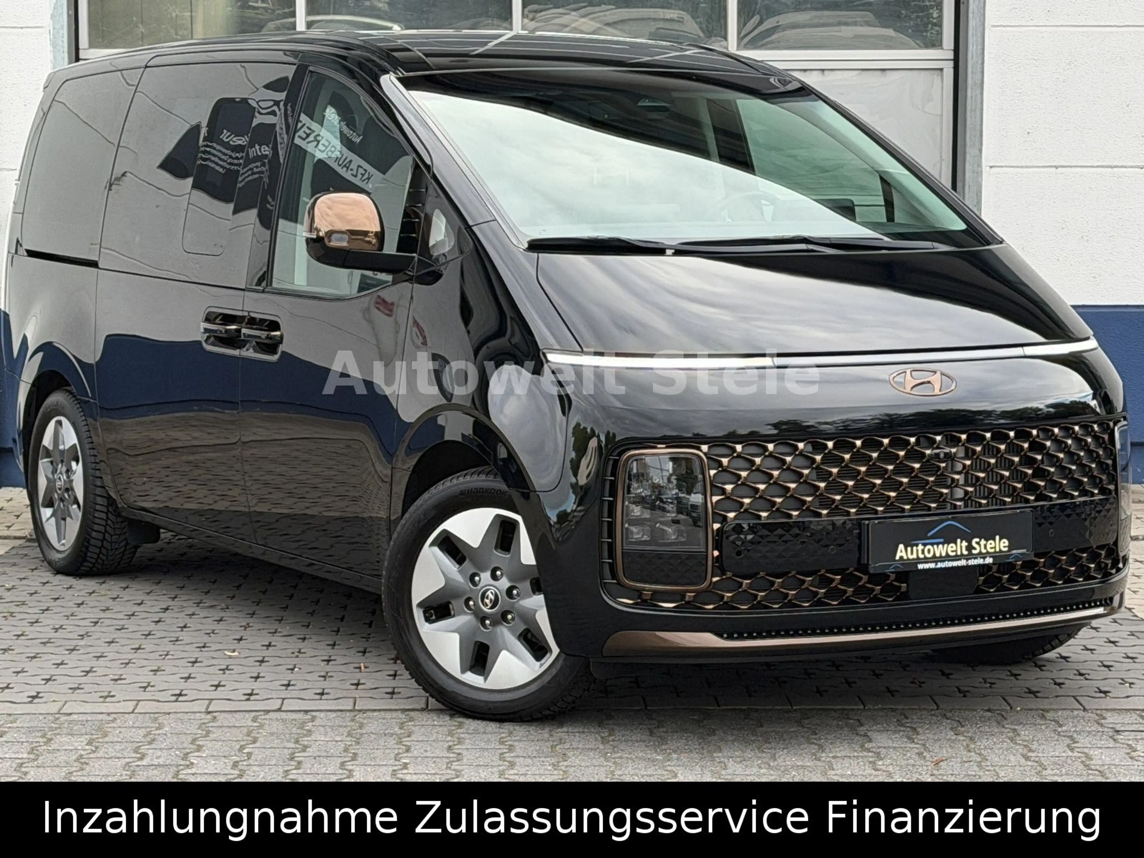Hyundai STARIA Signature 4WD Navi AHK Leder Pano Voll — photo 2