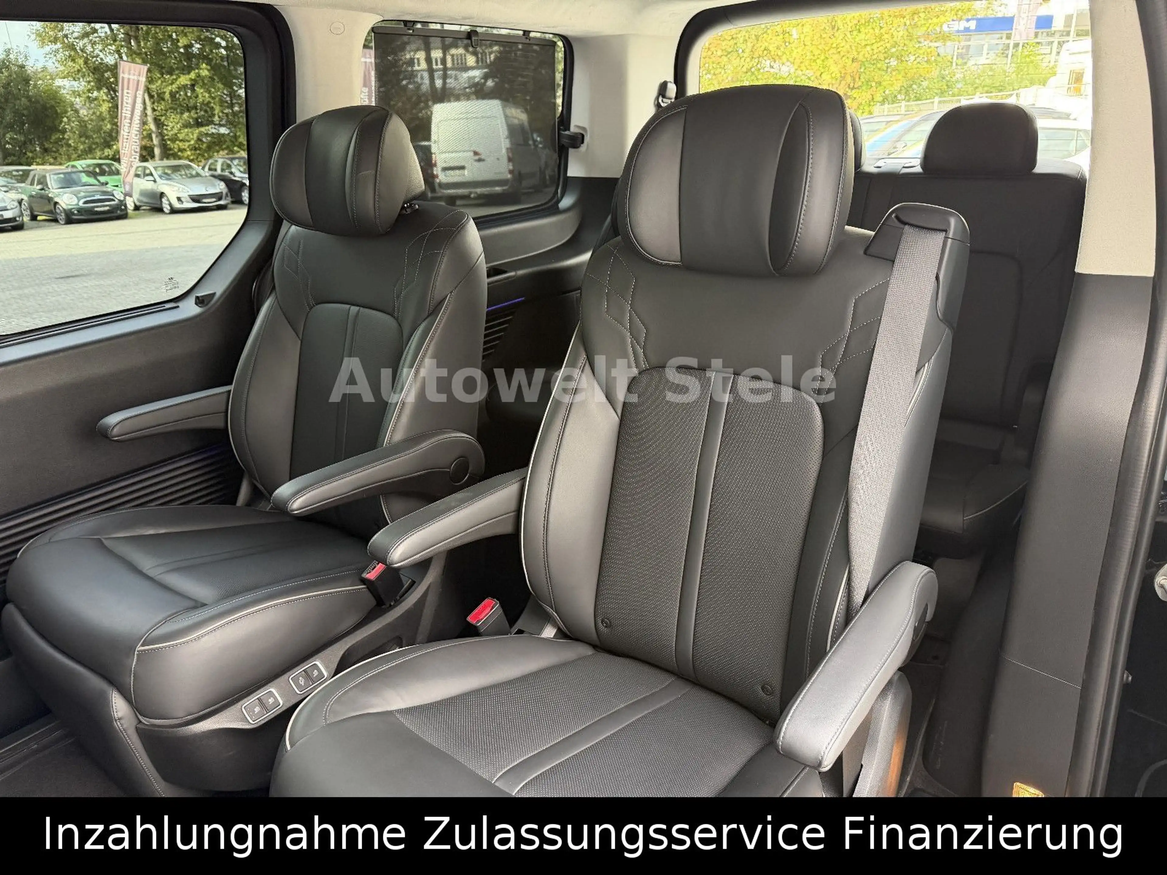 Hyundai STARIA Signature 4WD Navi AHK Leder Pano Voll — photo 7