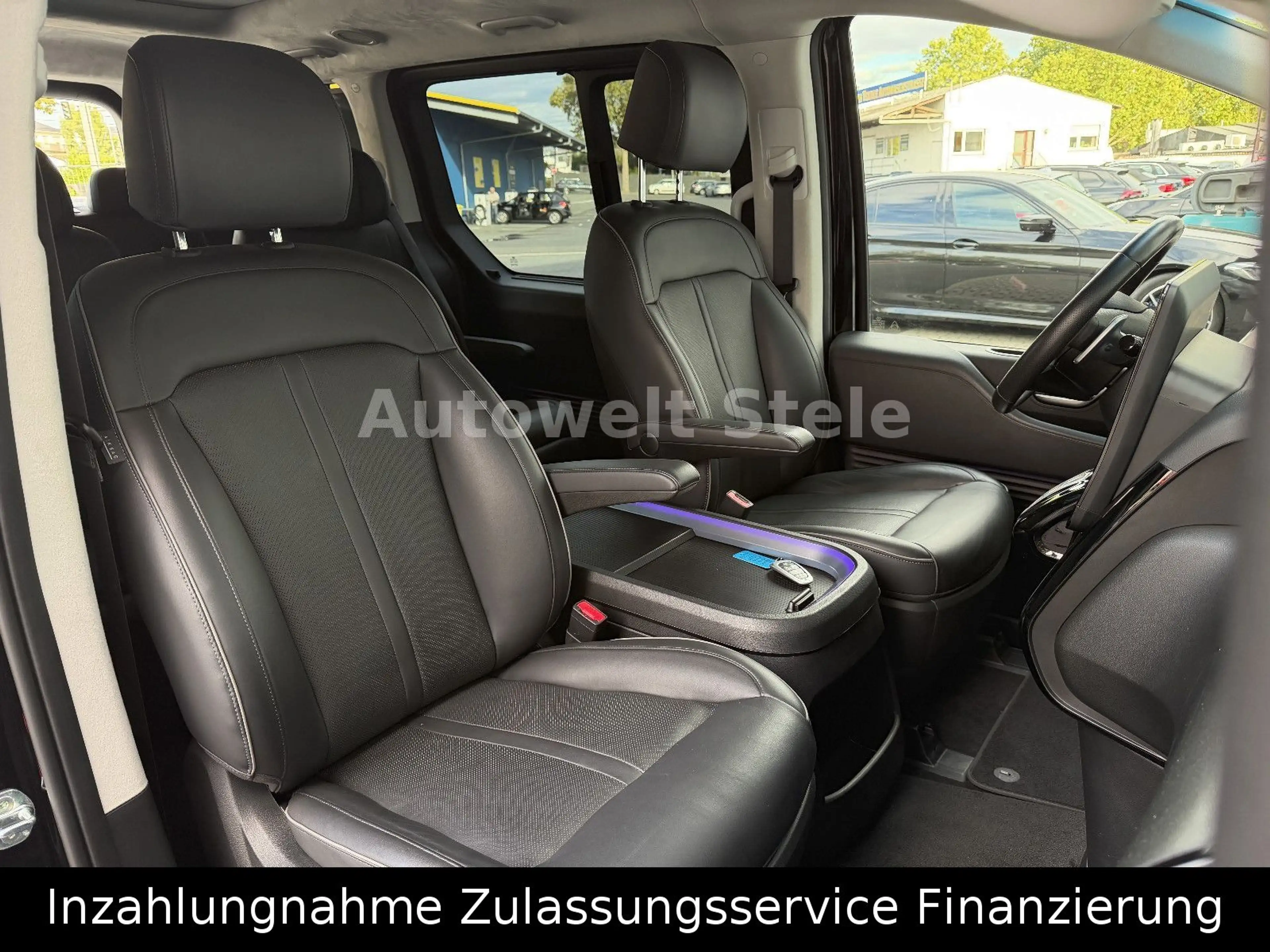 Hyundai STARIA Signature 4WD Navi AHK Leder Pano Voll — photo 10