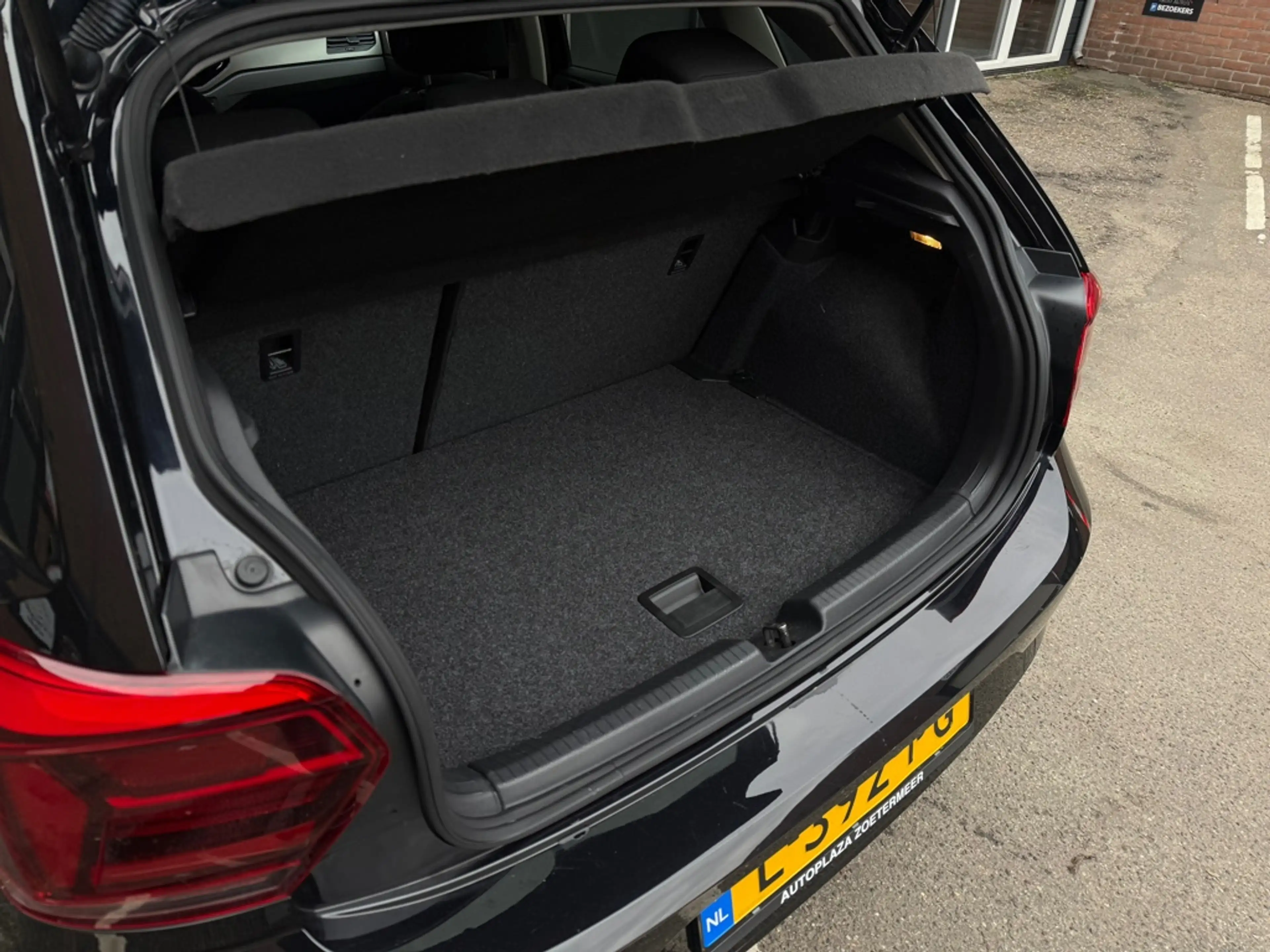 Volkswagen Polo 1.0 TSI R-Line Edition — photo 8