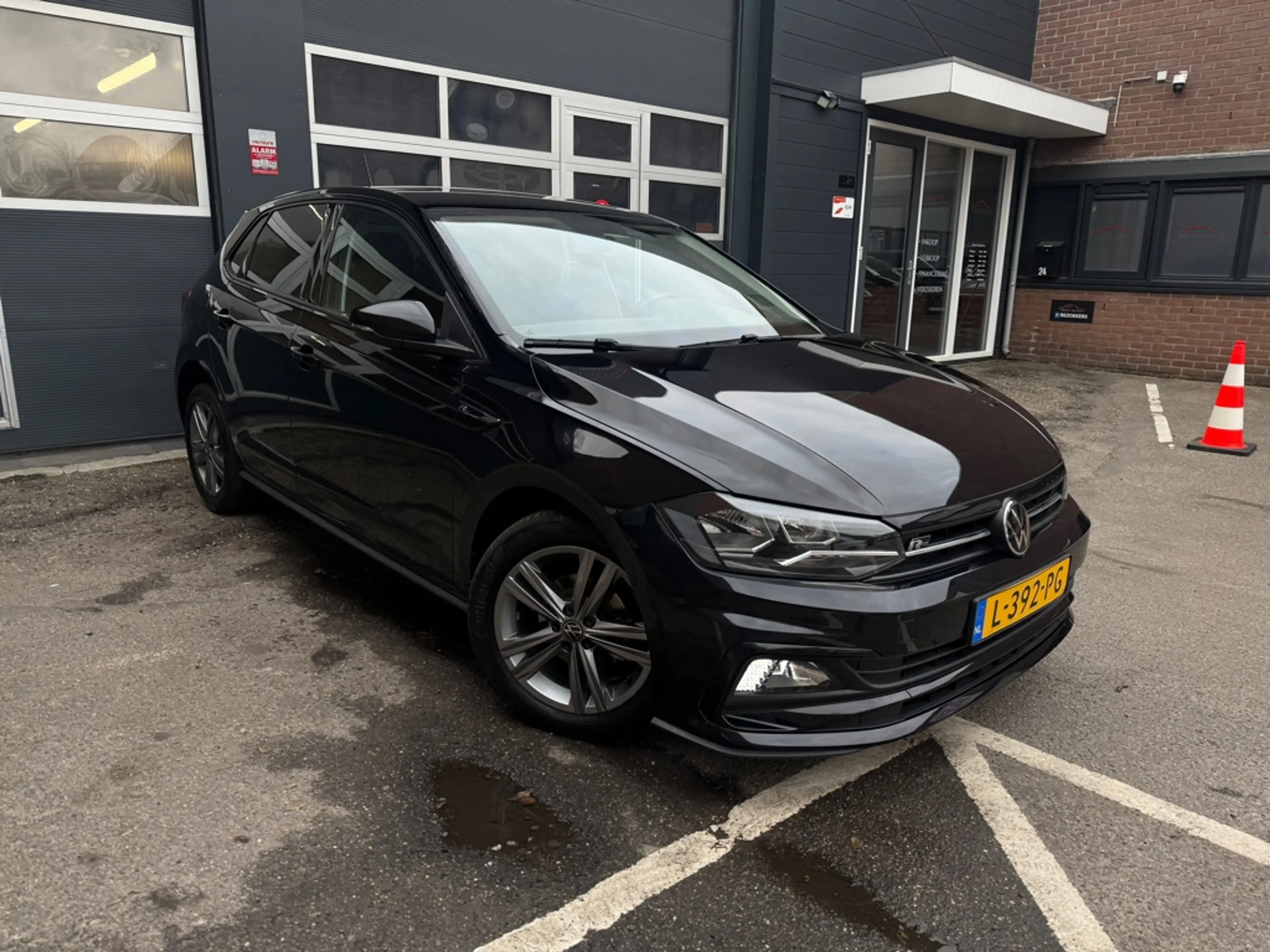 Volkswagen Polo 1.0 TSI R-Line Edition — photo 2