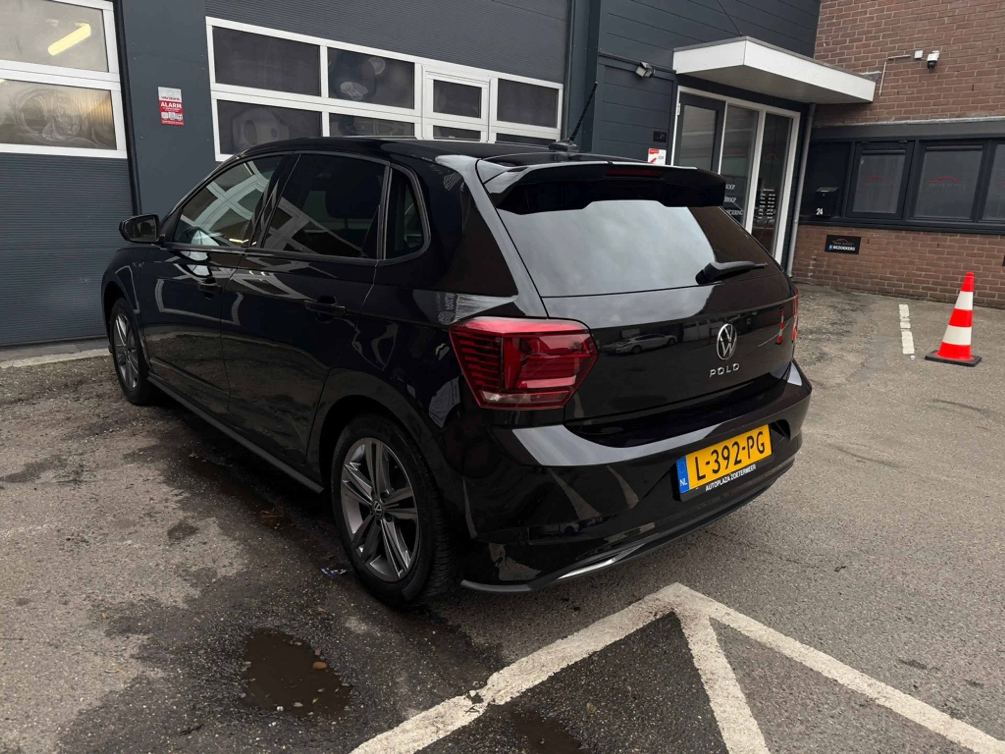Volkswagen Polo 1.0 TSI R-Line Edition — photo 4