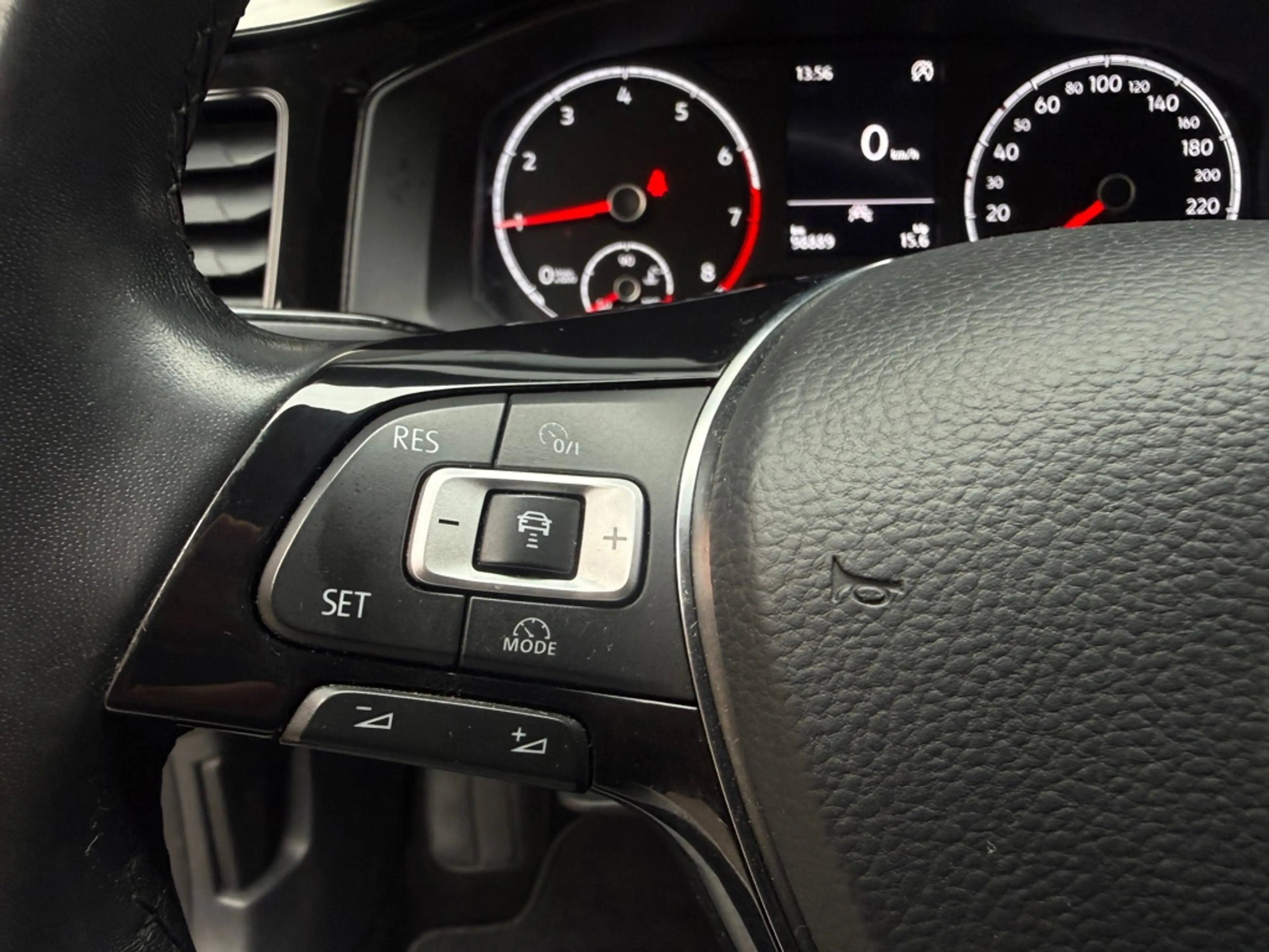 Volkswagen Polo 1.0 TSI R-Line Edition — photo 10