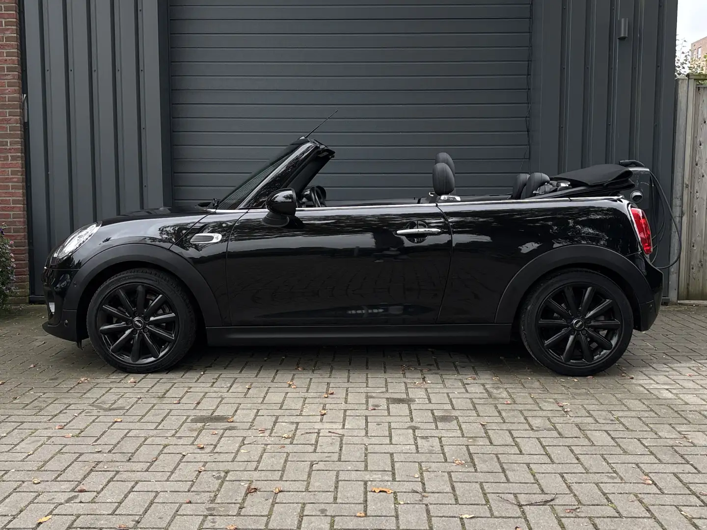 MINI Cooper Cabrio Mini 1.5 Chili Serious Business Harman & Kardon - Zwart - 2
