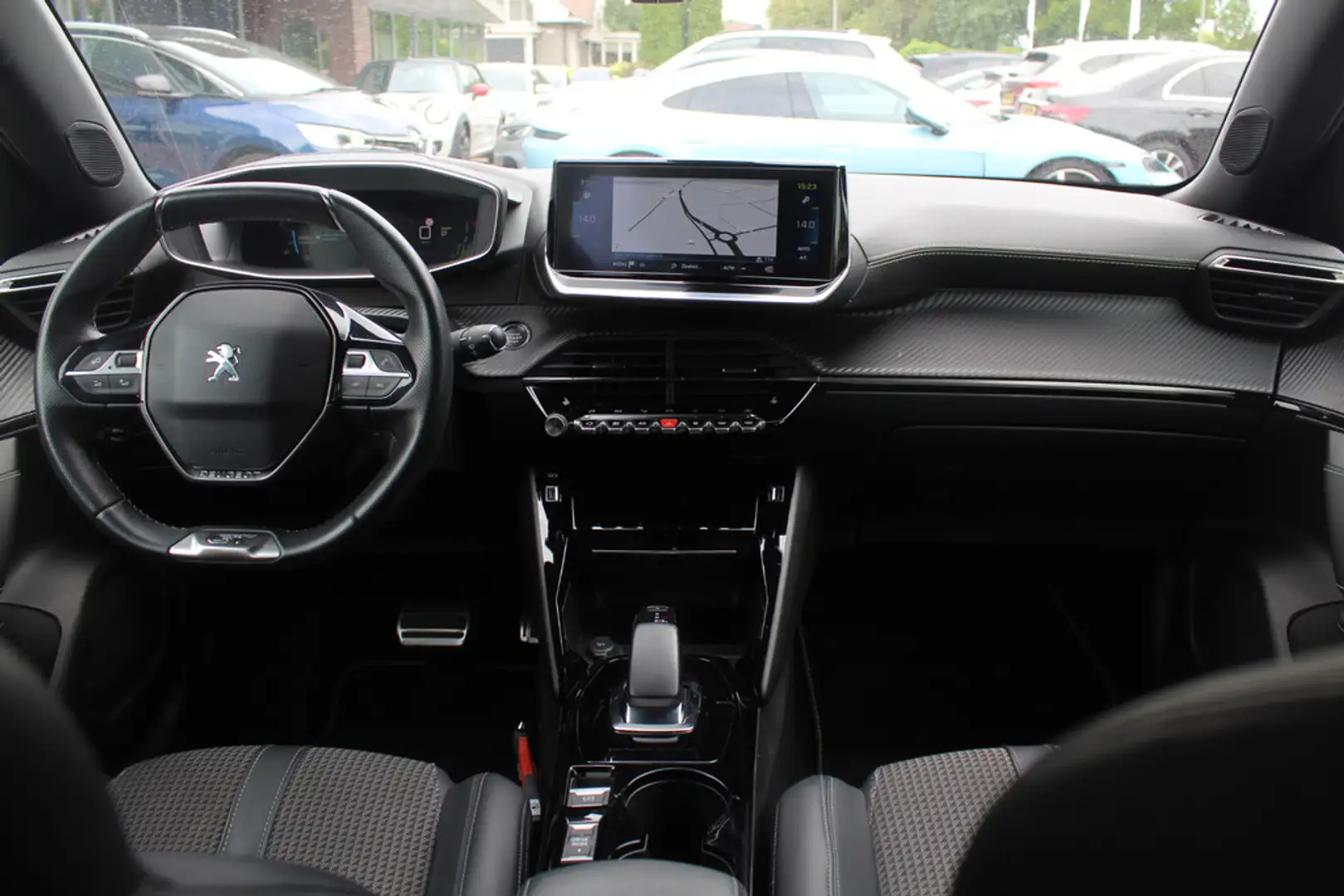 Peugeot e-2008 EV GT 50 kWh / SOH 92% / Camera / Half leder / Vir crna - 2