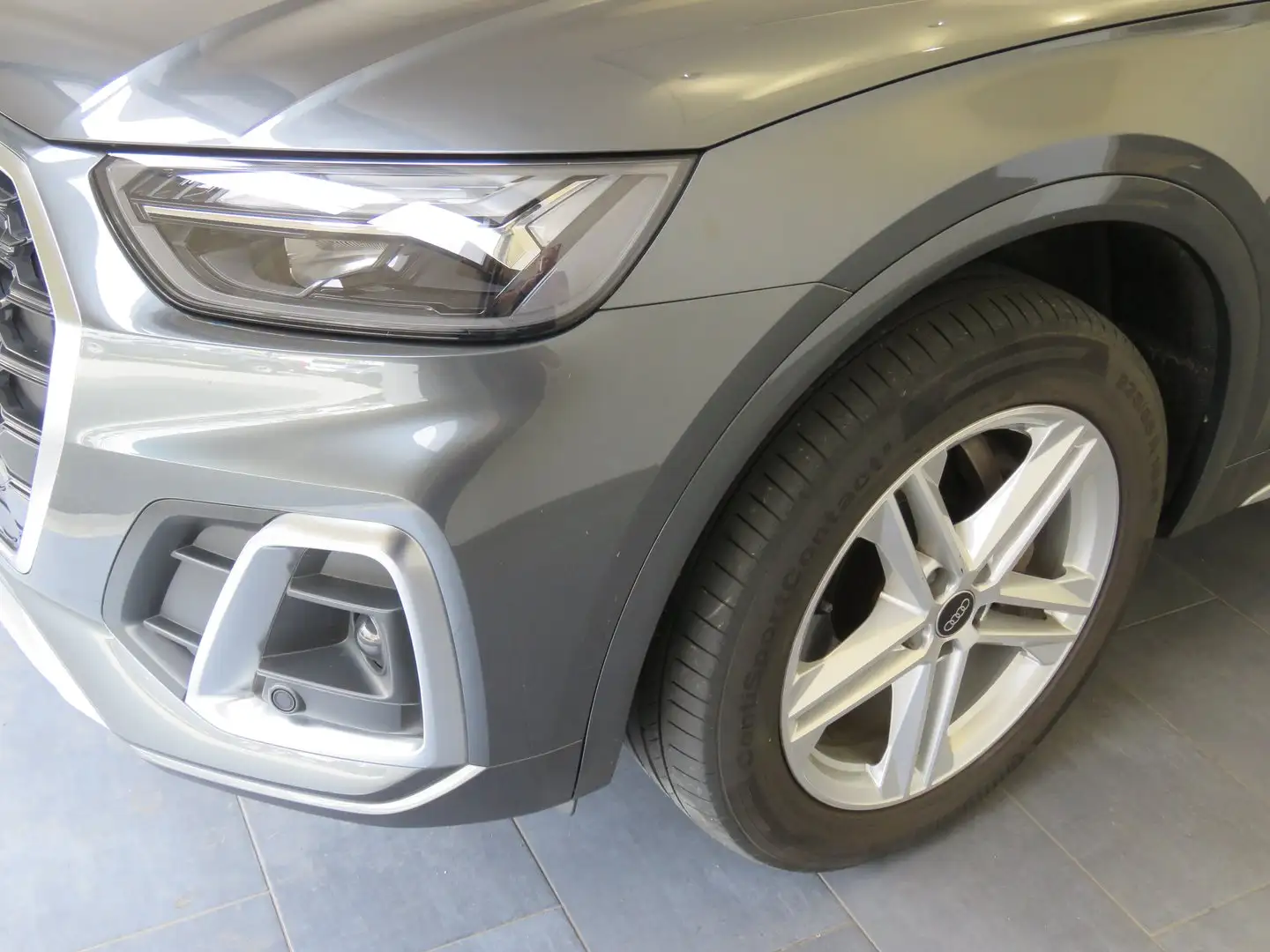 Audi Q5 40 TDI quattro S line Grijs - 2