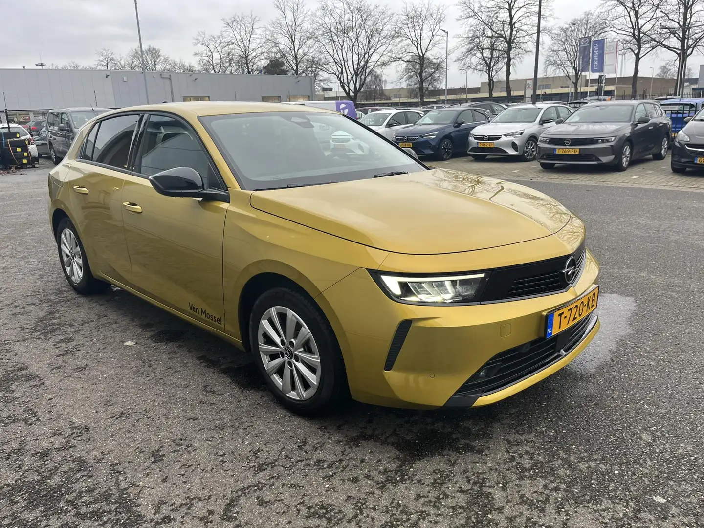 Opel Astra 1.2 Level 2 | DEMO SALE Yellow - 2