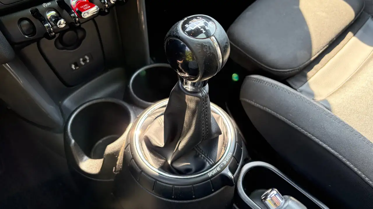 MINI Cooper Citadine 5 portes — photo 17 sur 22