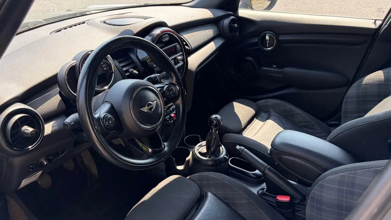 MINI Cooper Citadine 5 portes — photo 10 sur 22