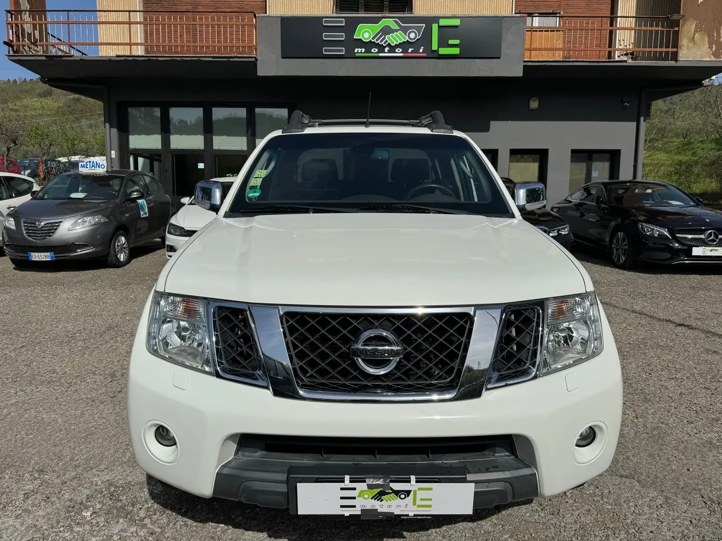 Nissan Navara 2.5 dci d.cab LE Platinum Alb - 2