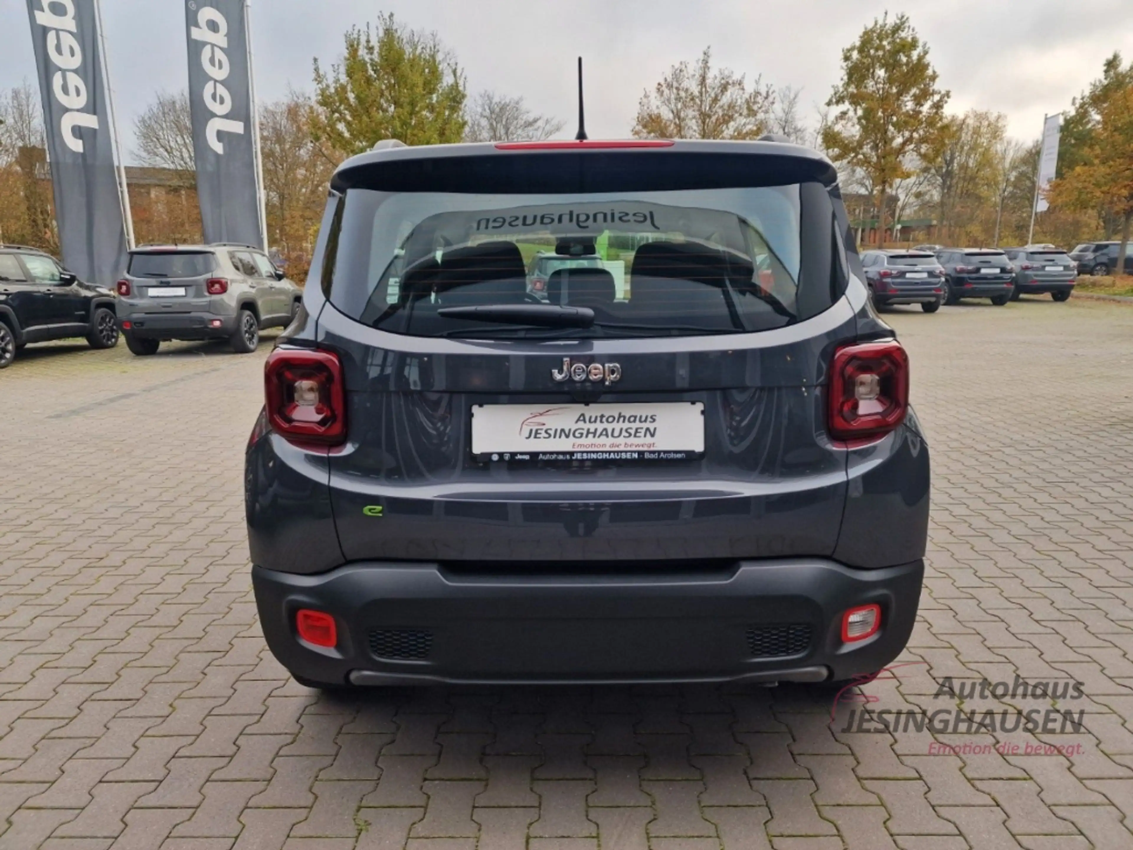 Jeep Renegade Altitude e-Hybrid WinterPaket CarPlay Navi Digital — photo 4