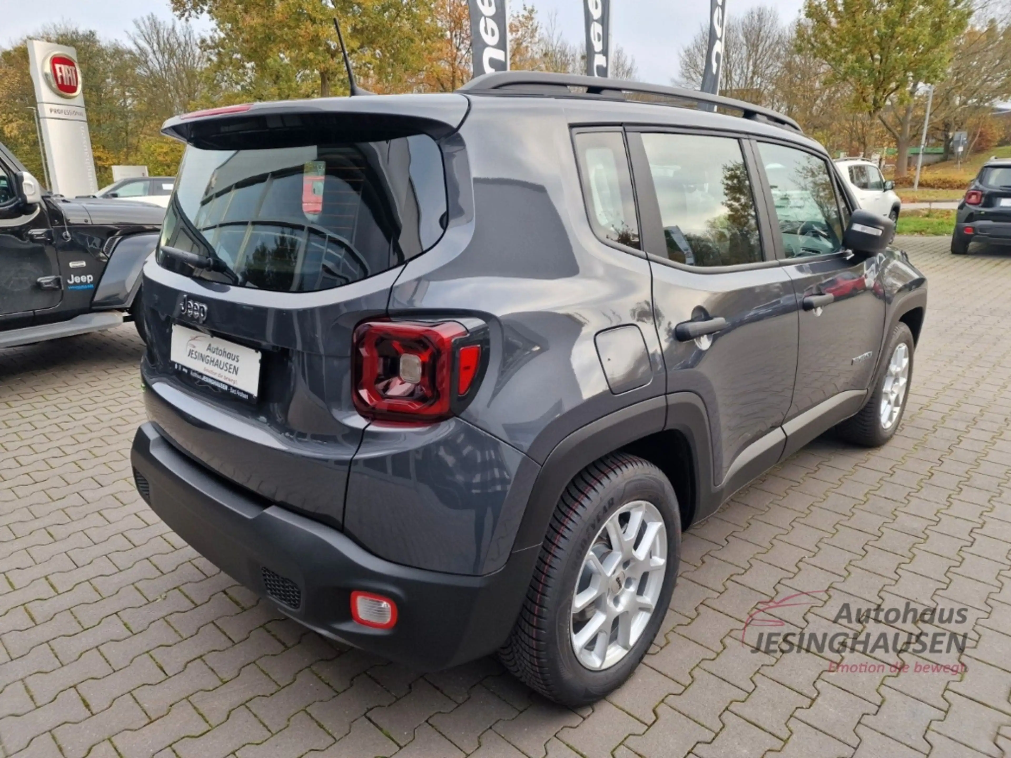 Jeep Renegade Altitude e-Hybrid WinterPaket CarPlay Navi Digital — photo 6