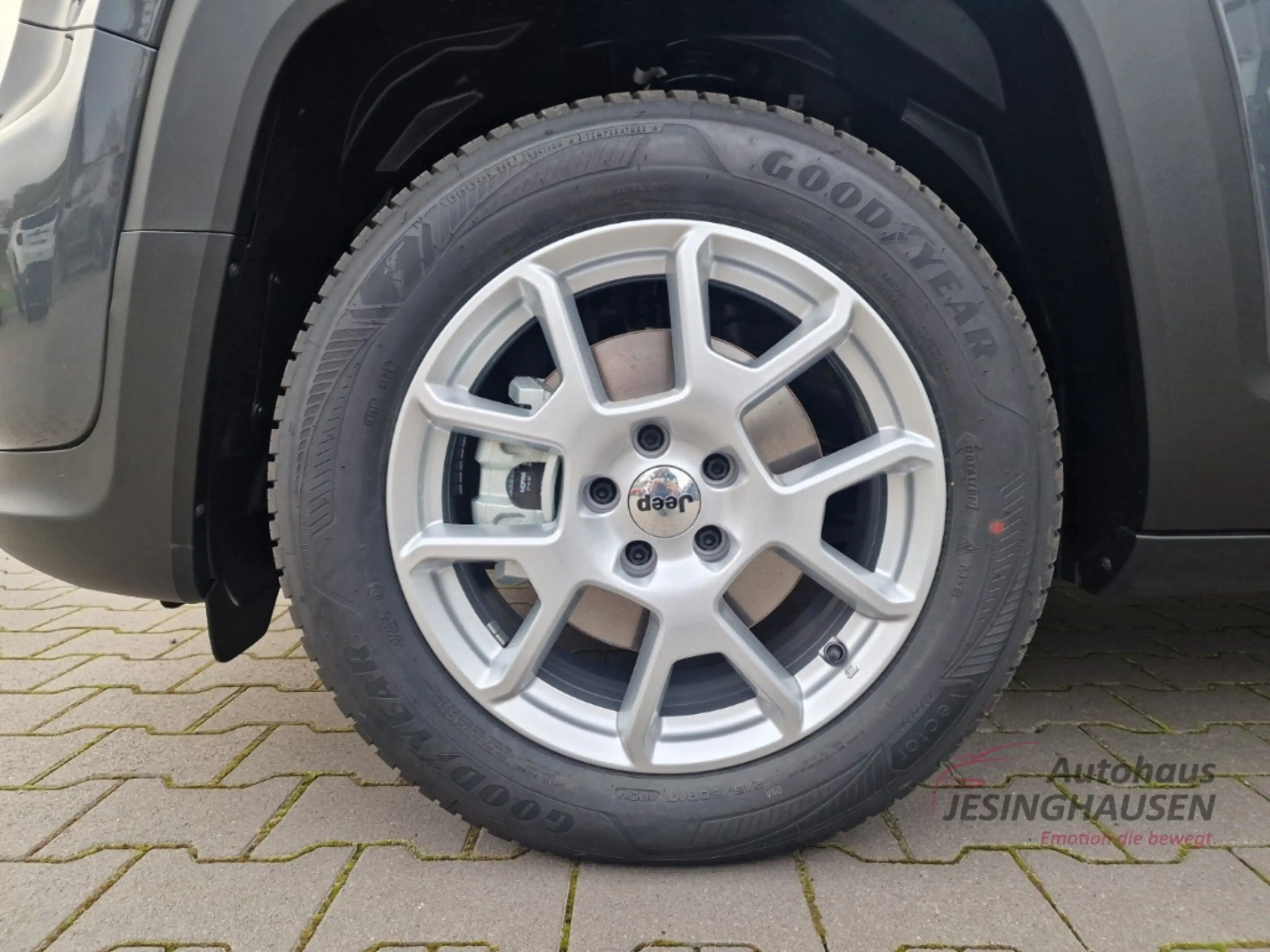 Jeep Renegade Altitude e-Hybrid WinterPaket CarPlay Navi Digital — photo 10