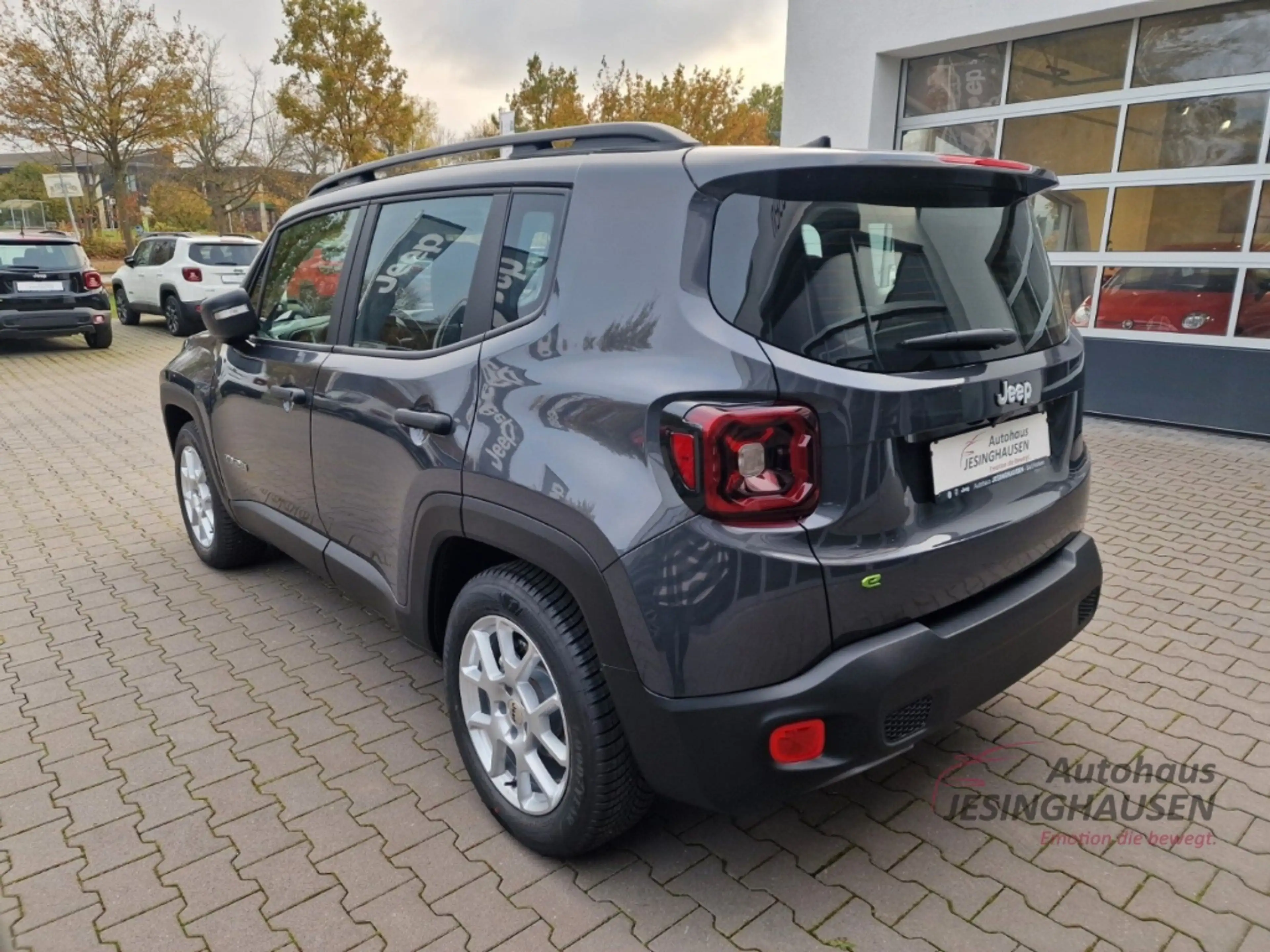 Jeep Renegade Altitude e-Hybrid WinterPaket CarPlay Navi Digital — photo 3