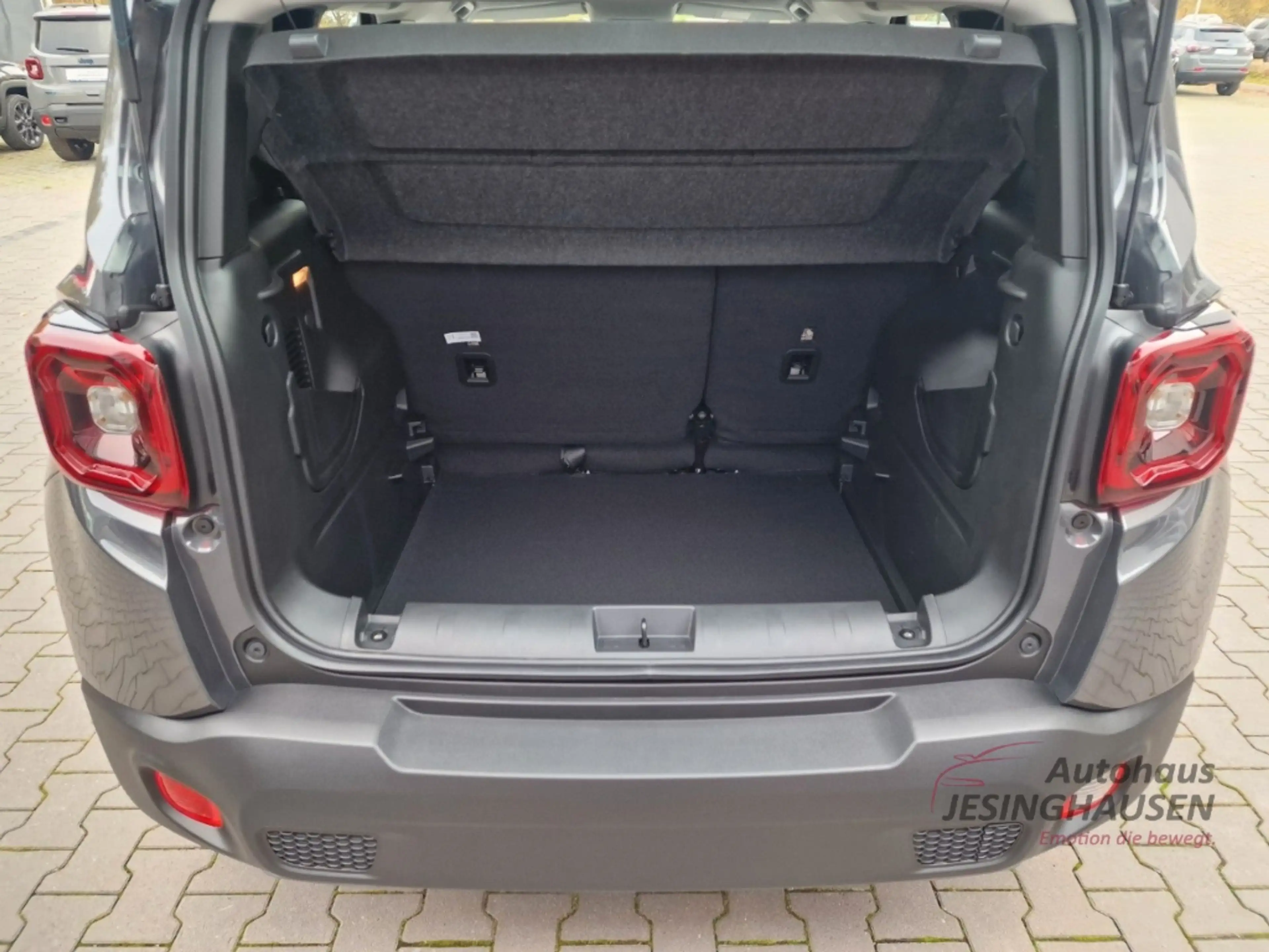 Jeep Renegade Altitude e-Hybrid WinterPaket CarPlay Navi Digital — photo 5