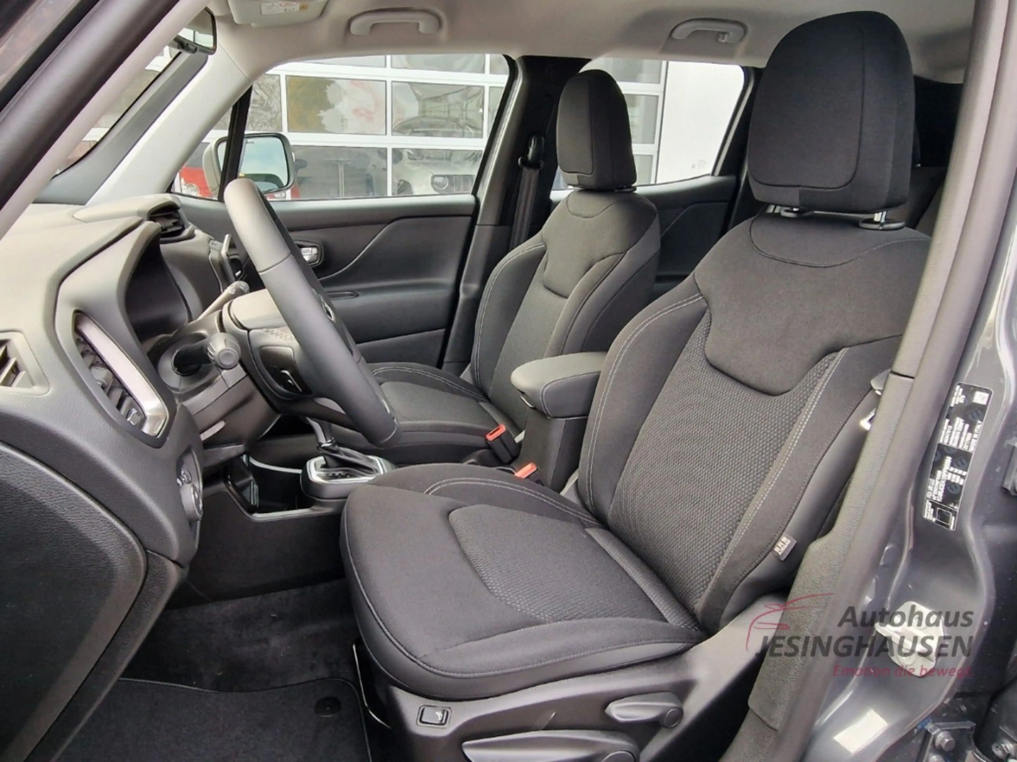 Jeep Renegade Altitude e-Hybrid WinterPaket CarPlay Navi Digital — photo 12