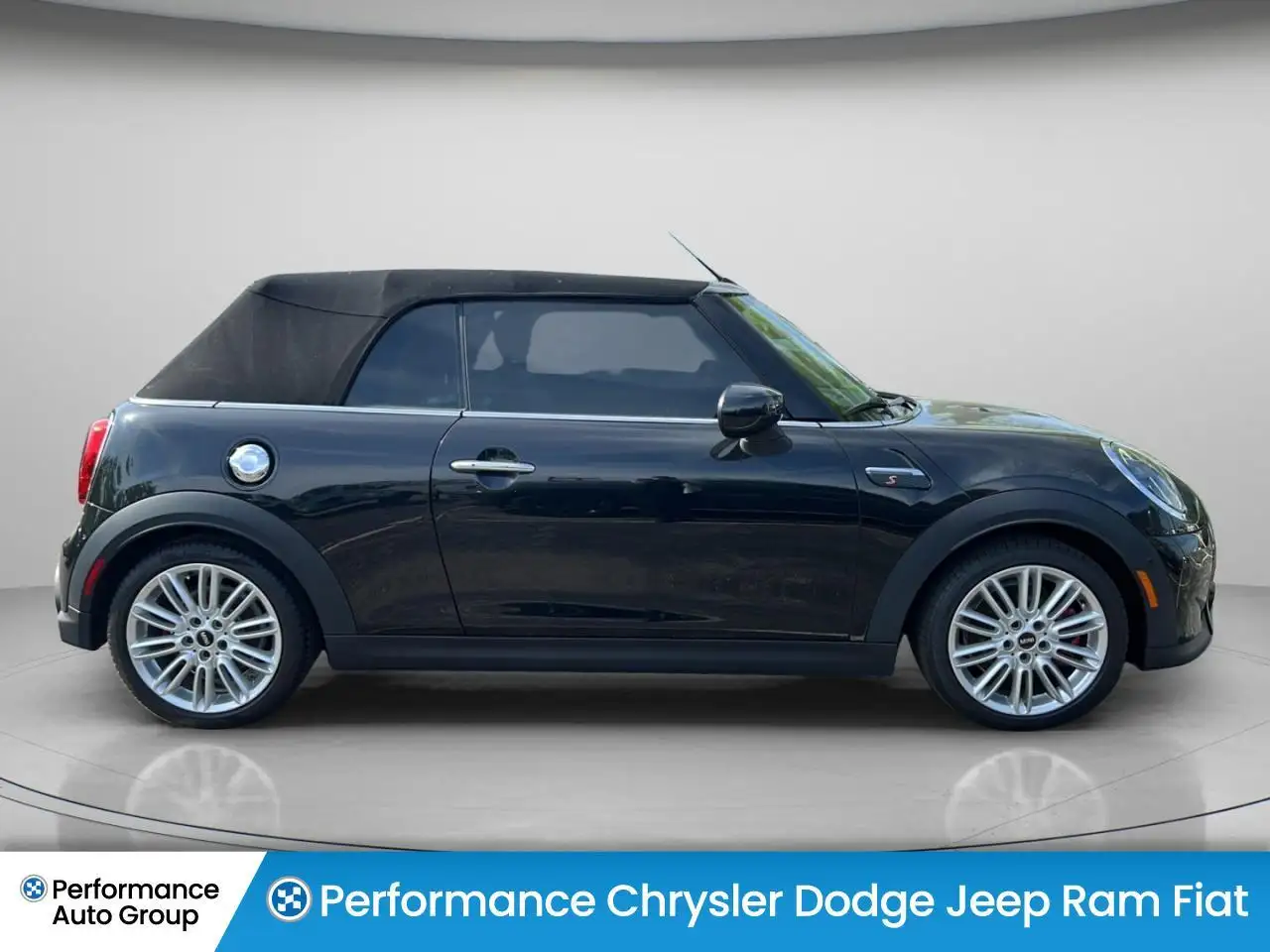 MINI Convertible снимка MINI Convertible