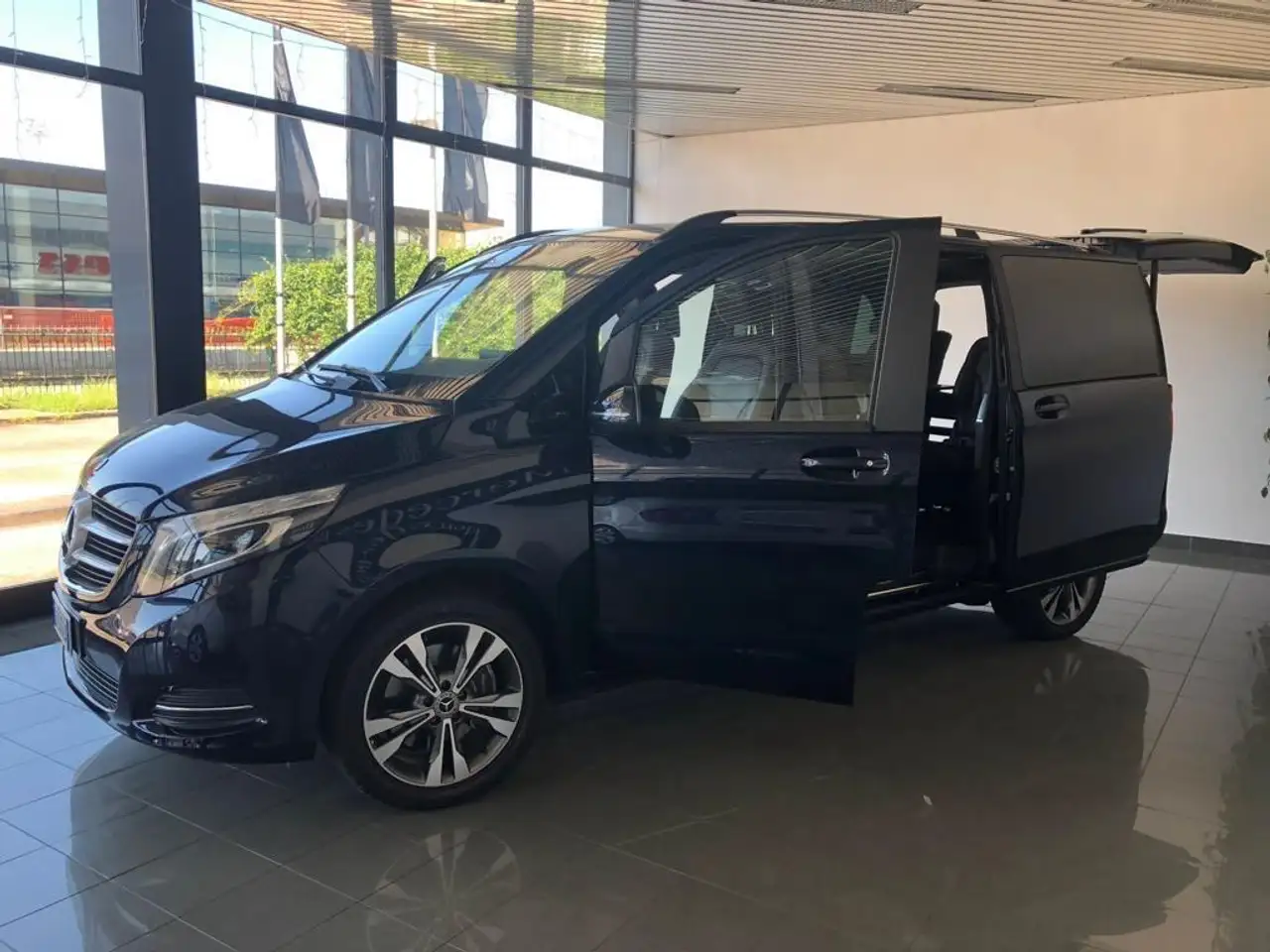 Mercedes-Benz V 250