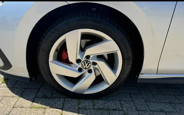 Volkswagen Golf view 4