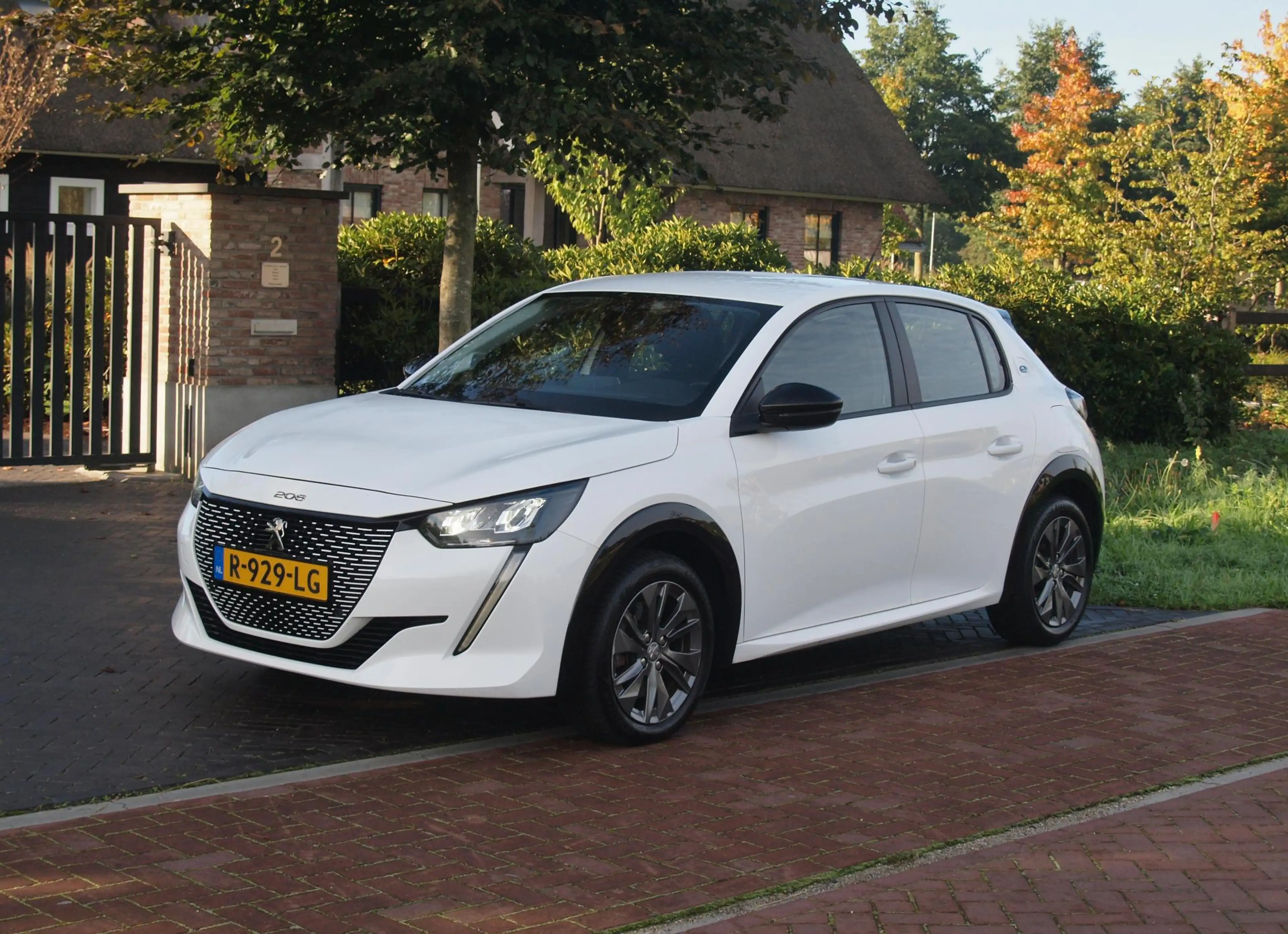 Peugeot e-208 EV Pack 50 kWh | Apple Carplay | Parkeersensoren | — photo 6