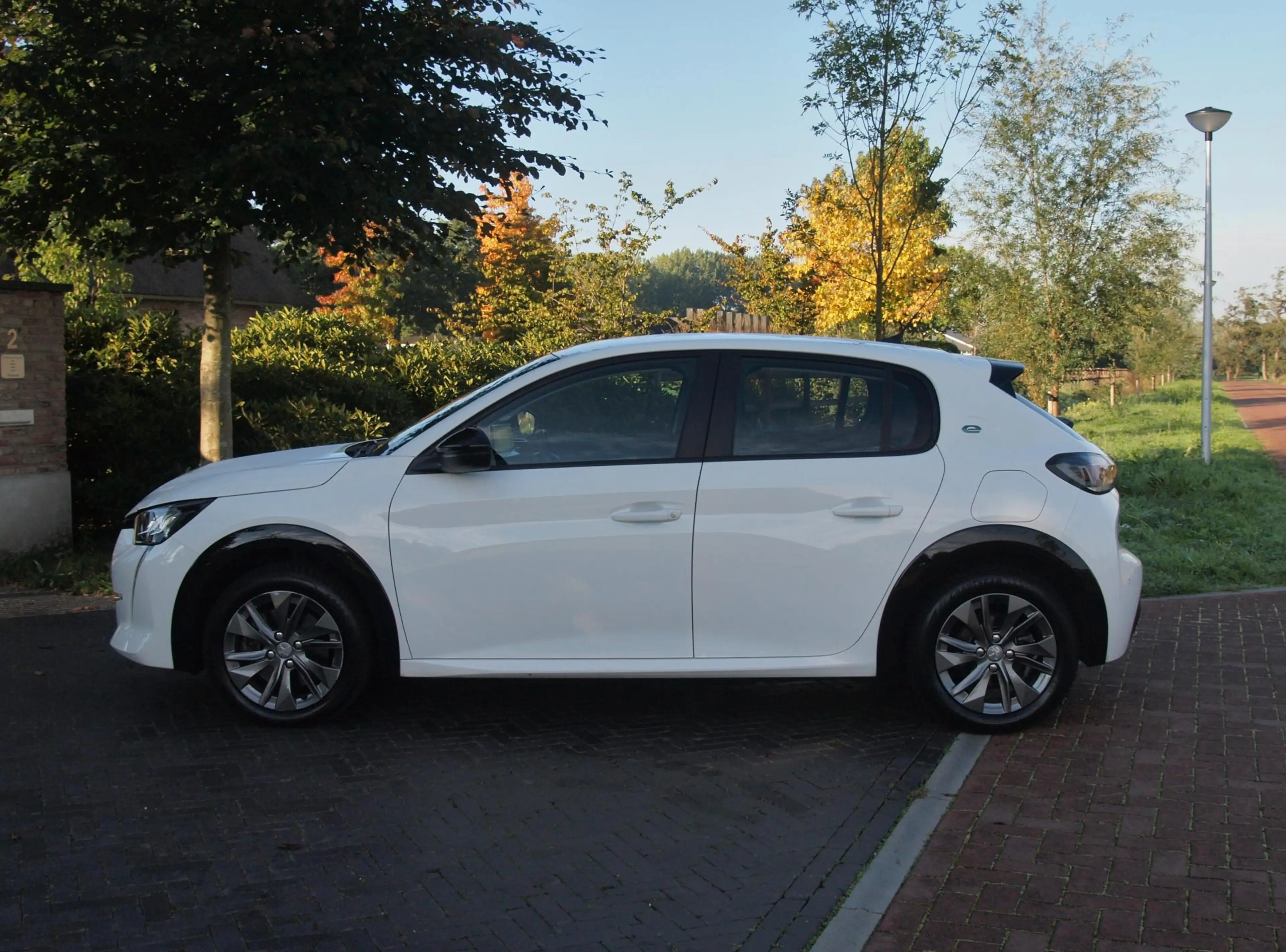 Peugeot e-208 EV Pack 50 kWh | Apple Carplay | Parkeersensoren | — photo 7