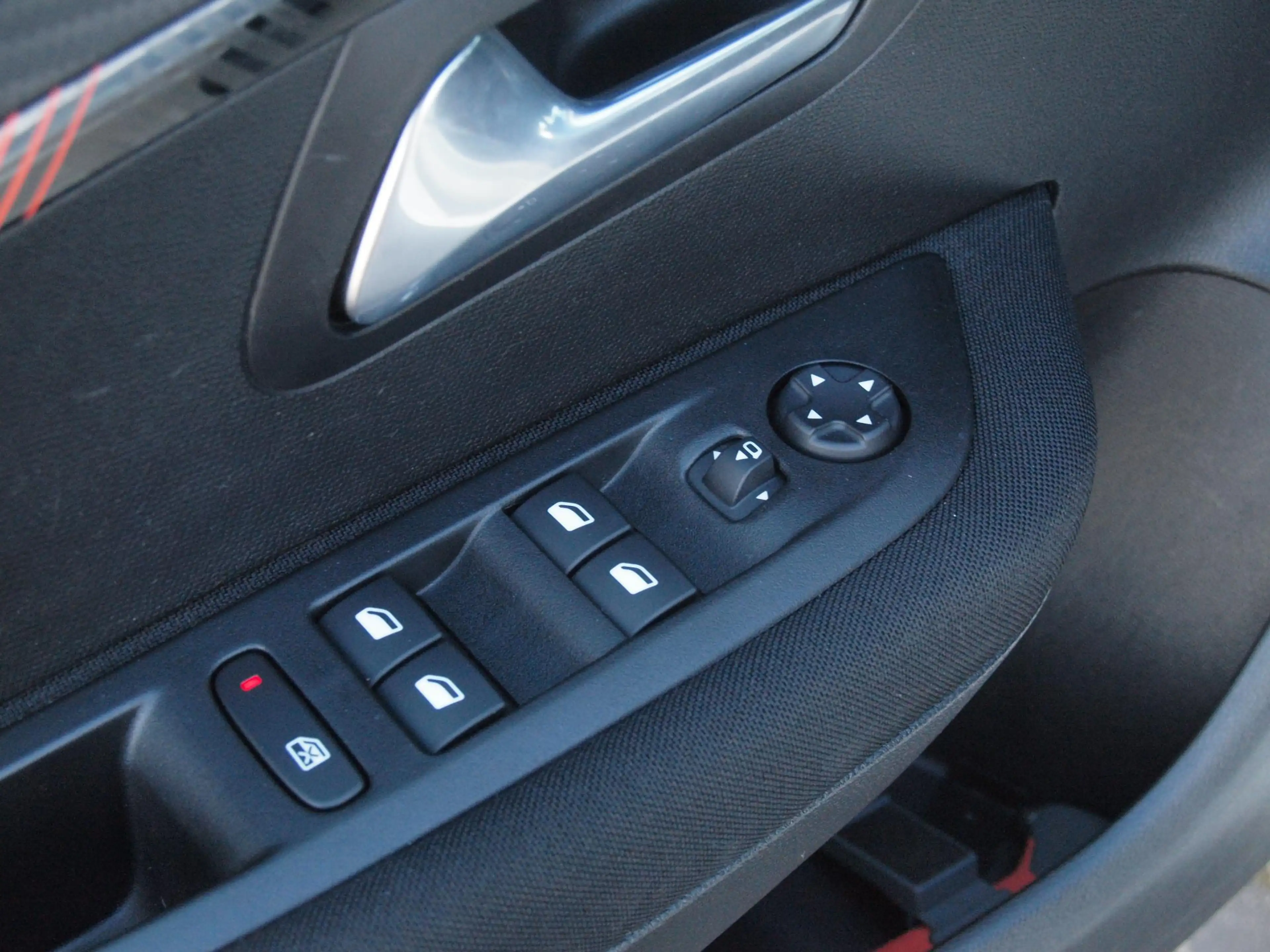 Peugeot e-208 EV Pack 50 kWh | Apple Carplay | Parkeersensoren | — photo 25