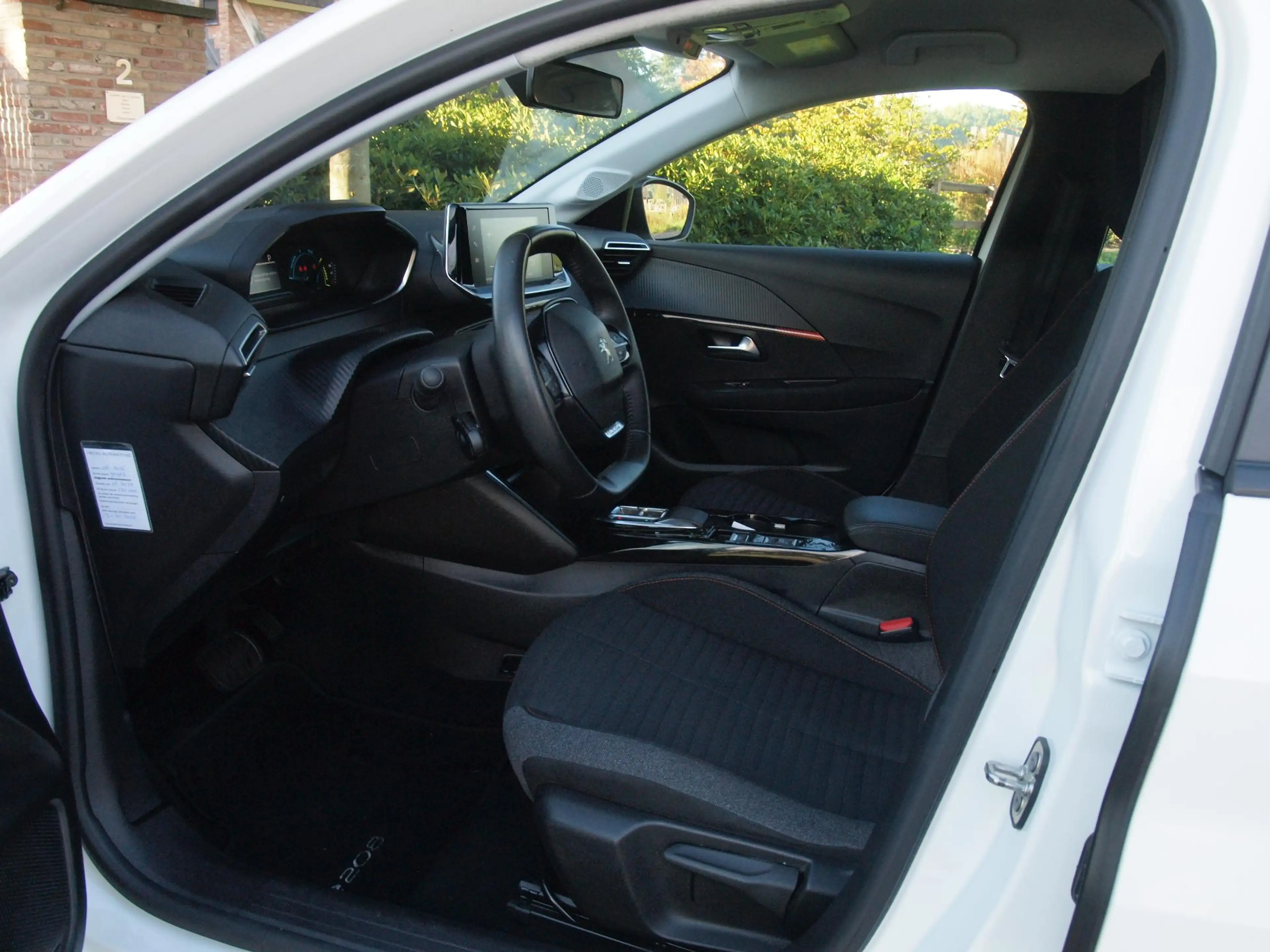Peugeot e-208 EV Pack 50 kWh | Apple Carplay | Parkeersensoren | — photo 3